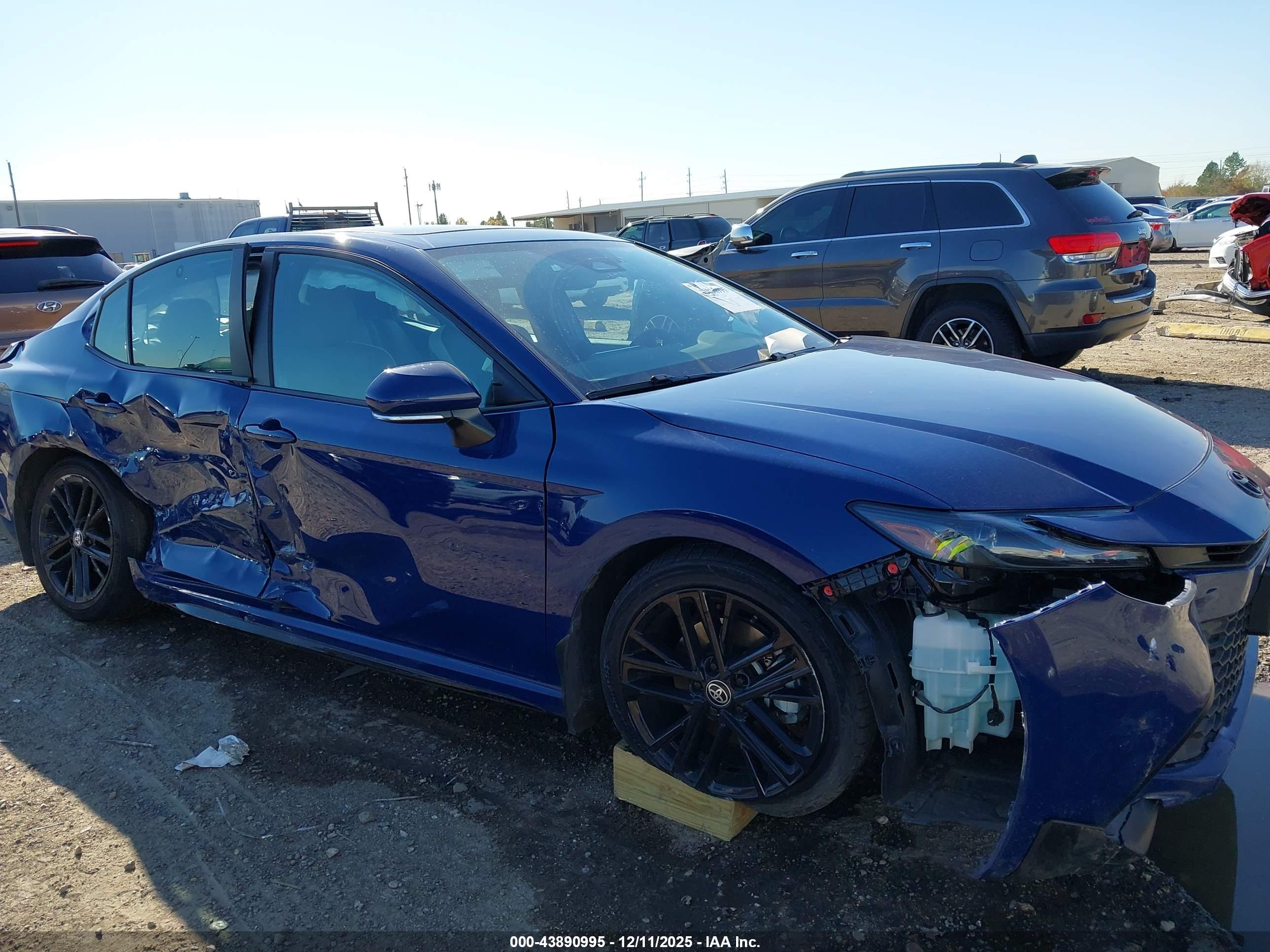 TOYOTA CAMRY image 6