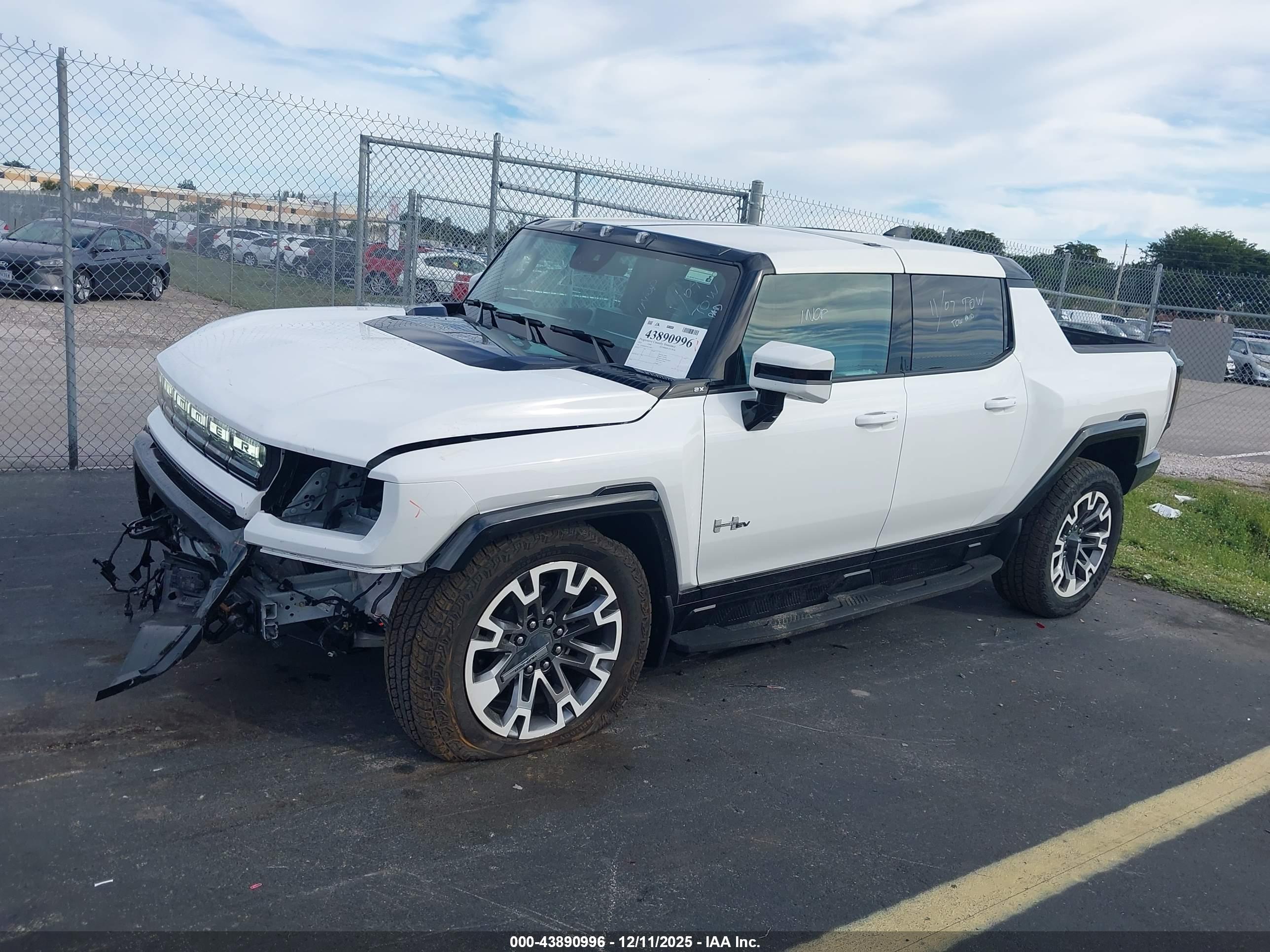 GMC HUMMER image 2