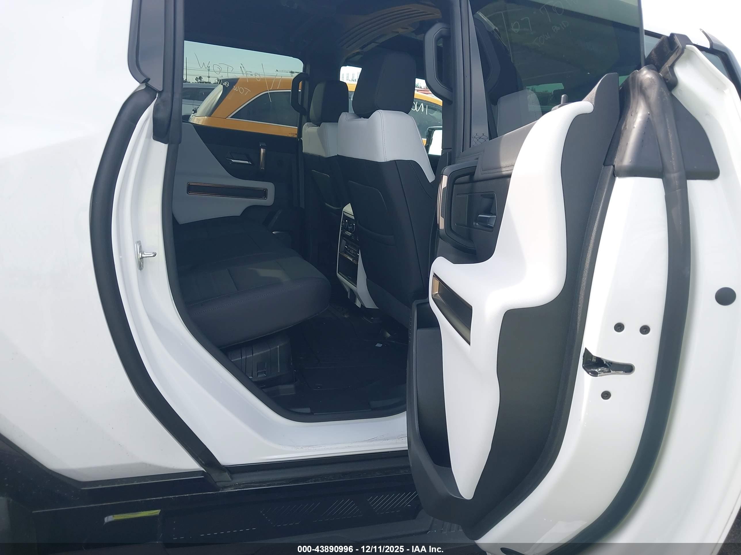 GMC HUMMER image 8