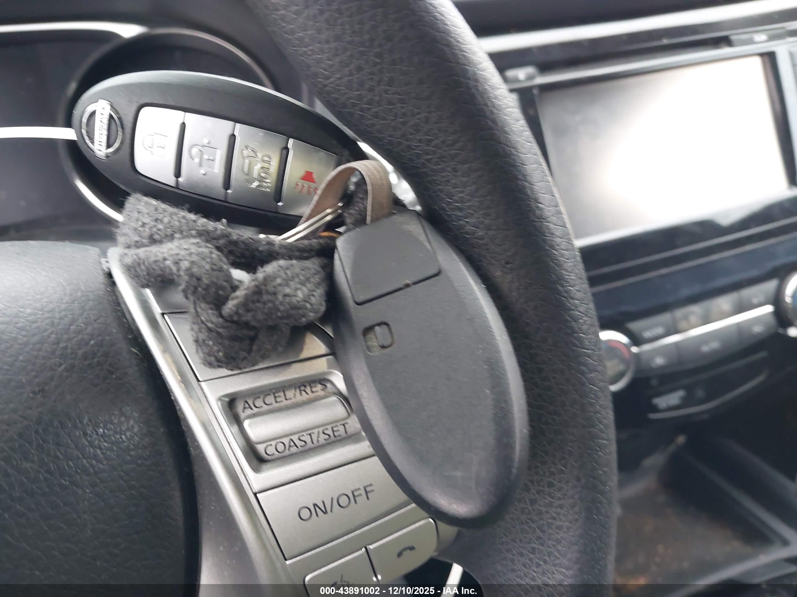 NISSAN ROGUE image 11