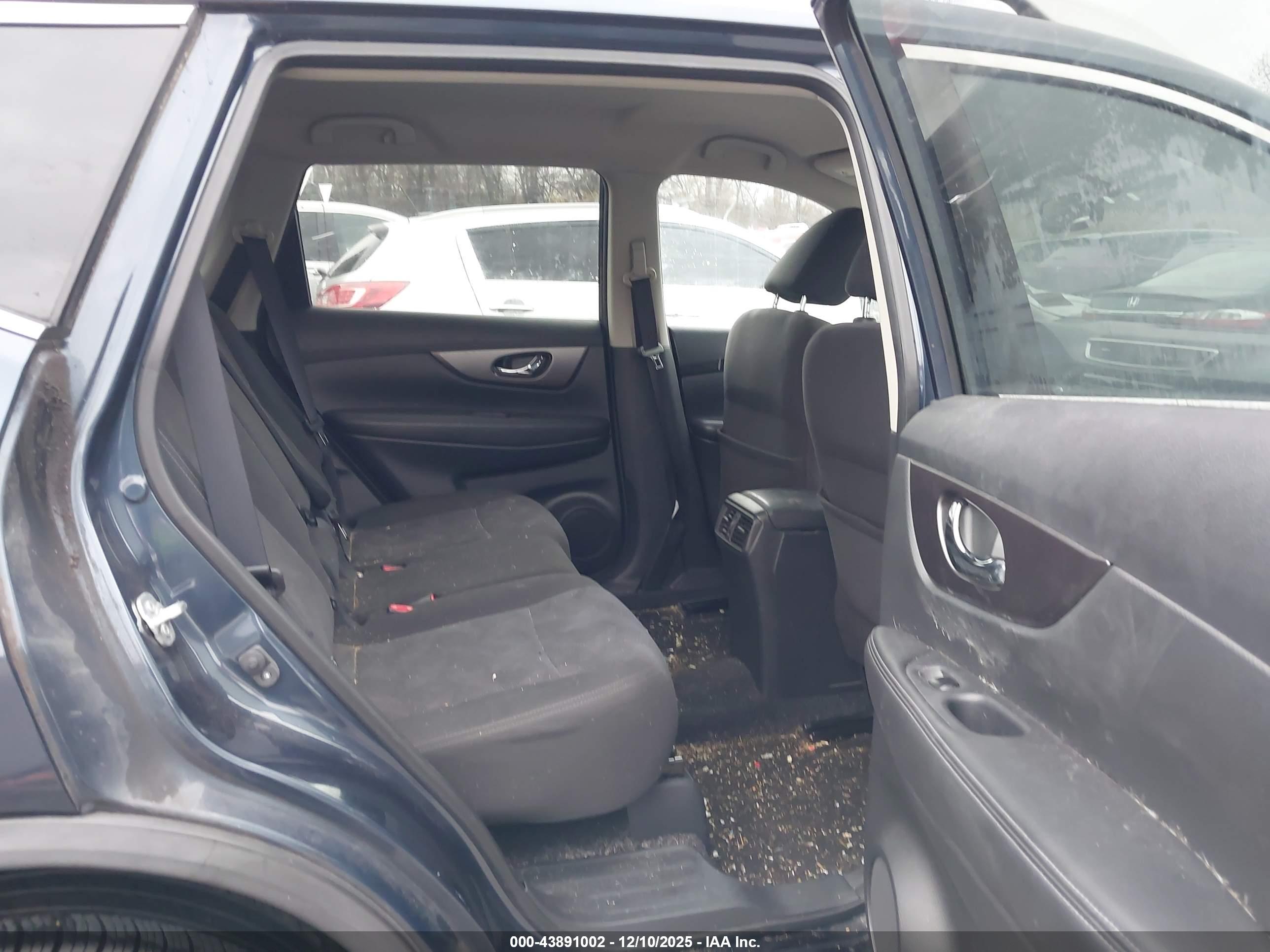 NISSAN ROGUE image 8