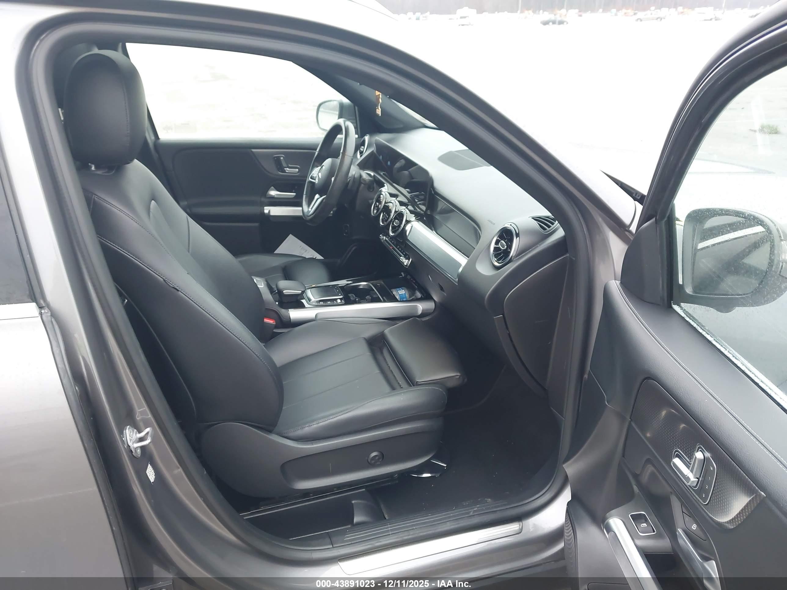 MERCEDES-BENZ GLB image 5