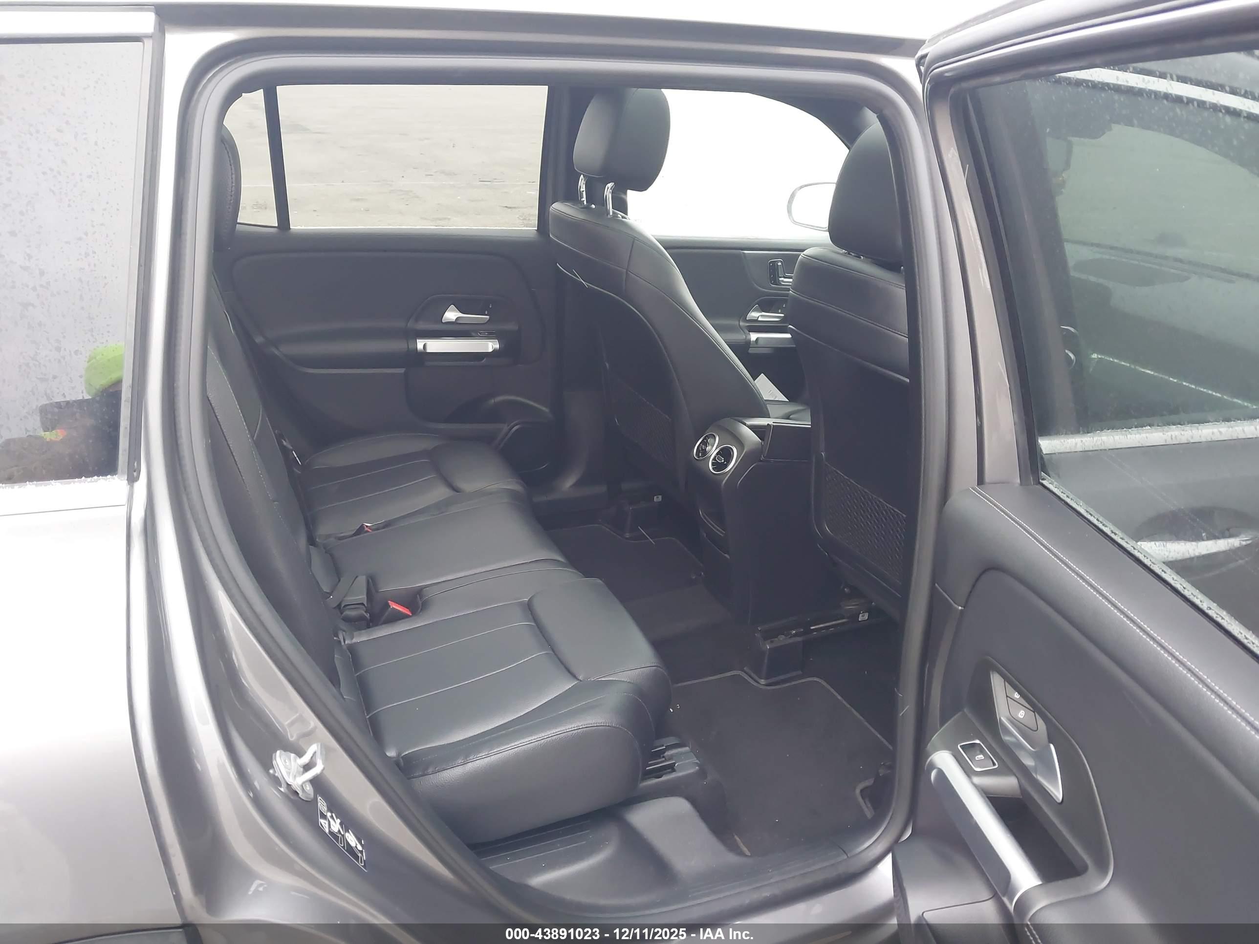 MERCEDES-BENZ GLB image 8