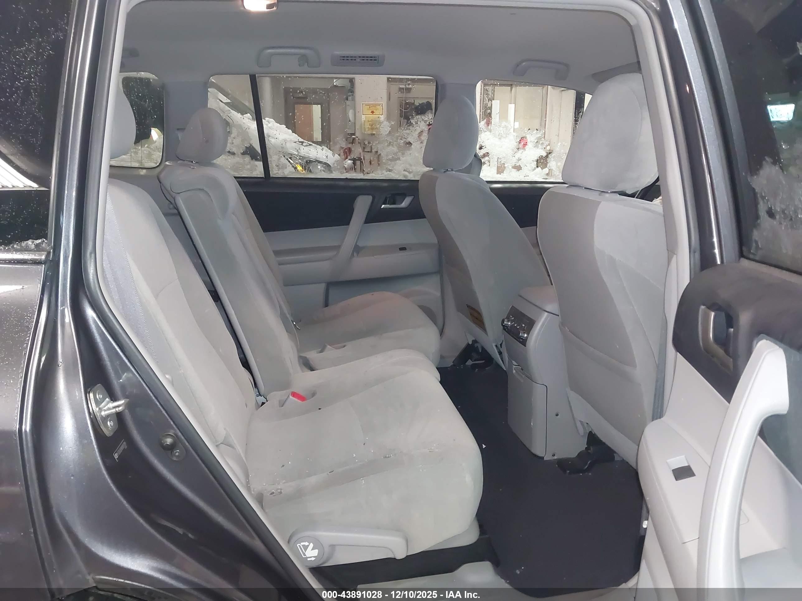 TOYOTA HIGHLANDER image 8
