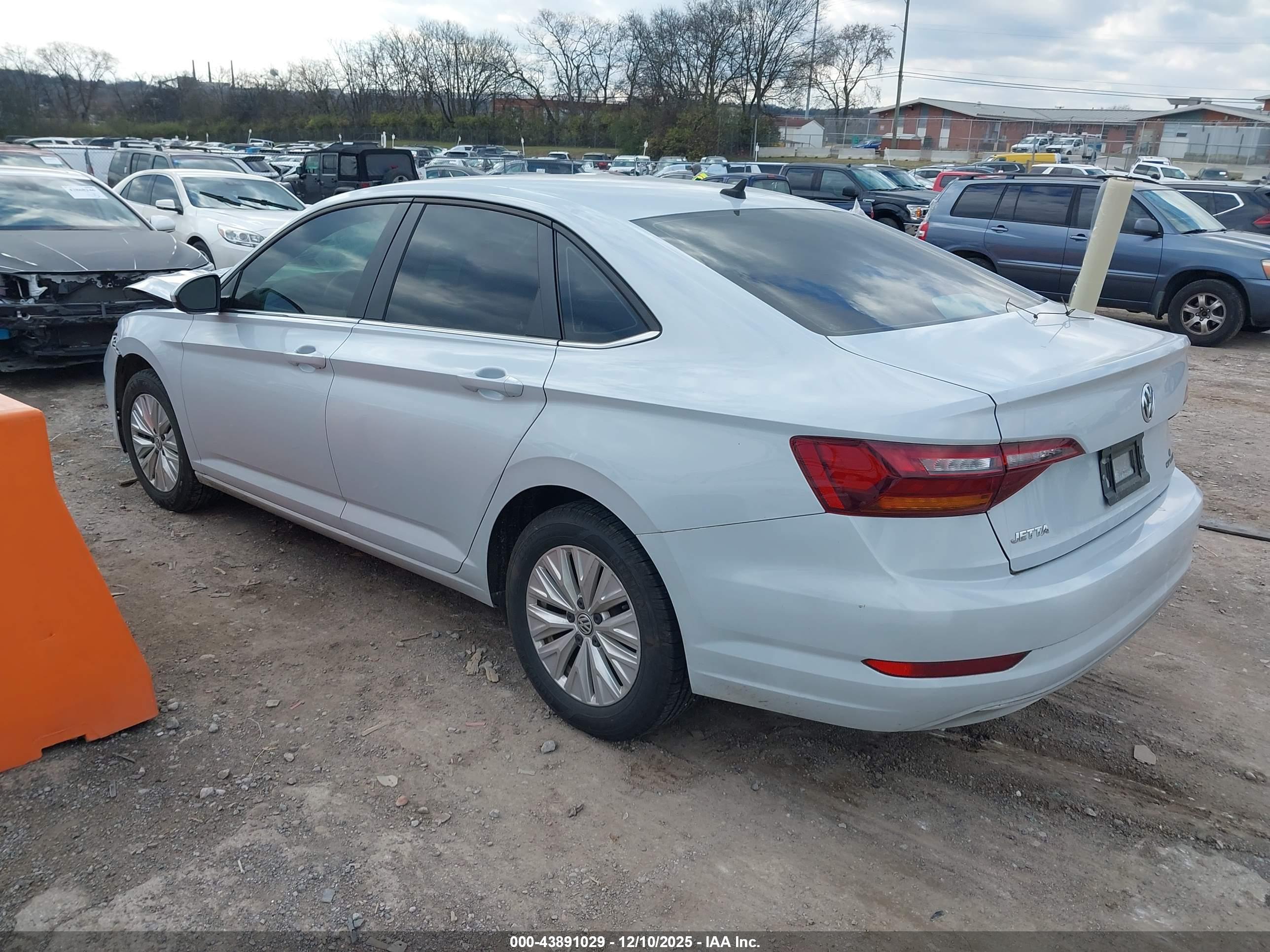 VOLKSWAGEN JETTA image 3