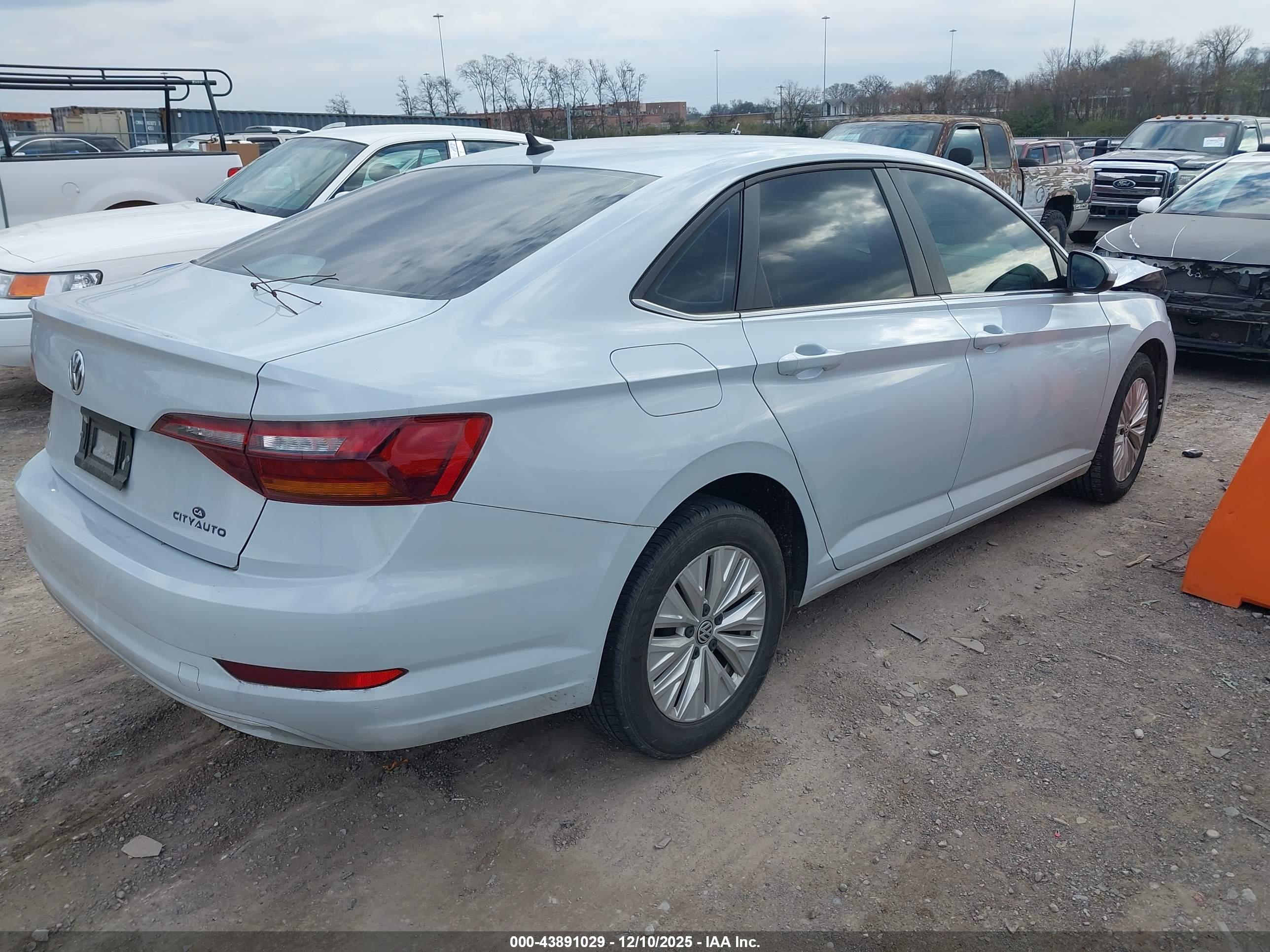 VOLKSWAGEN JETTA image 4