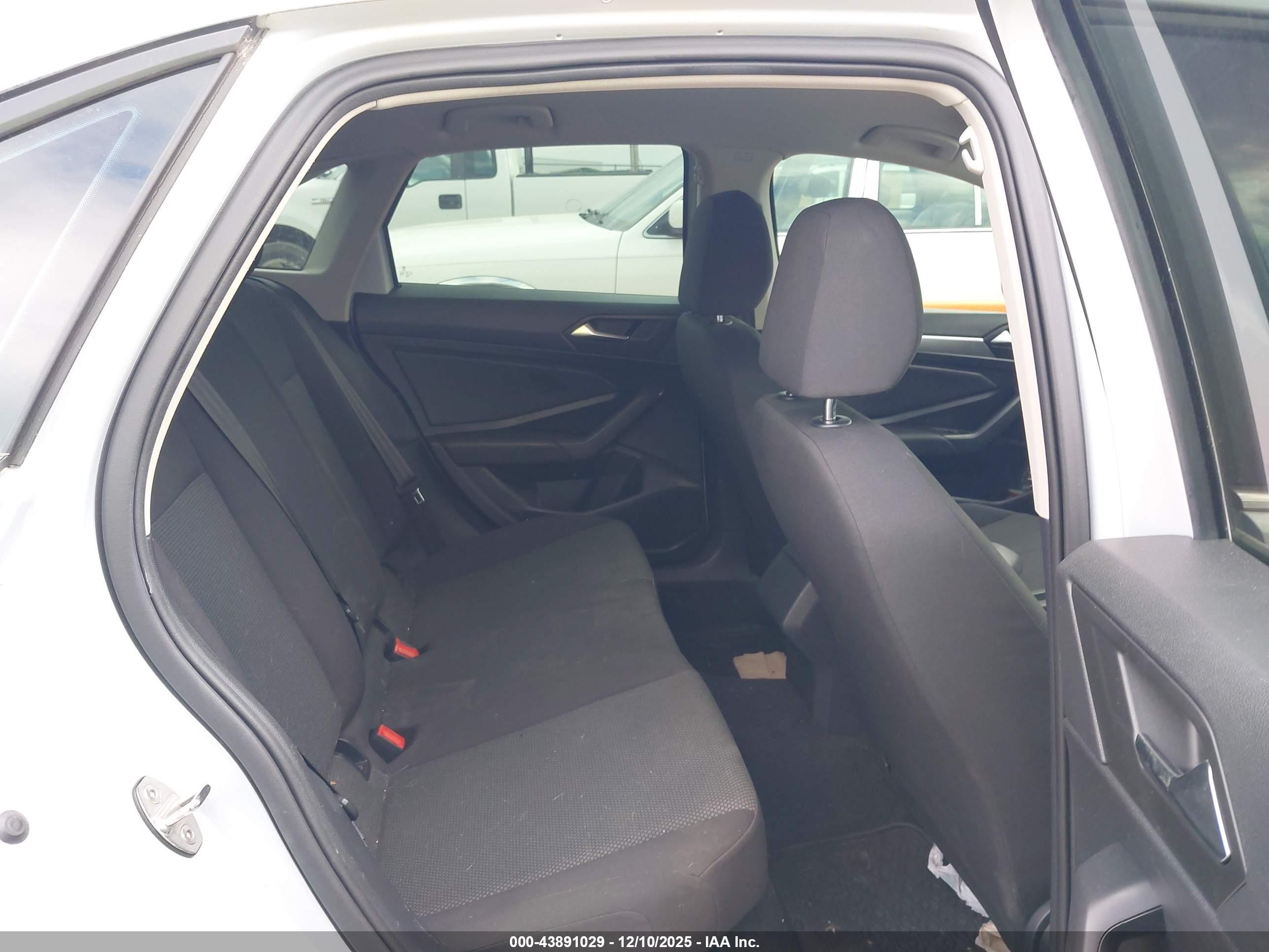 VOLKSWAGEN JETTA image 8