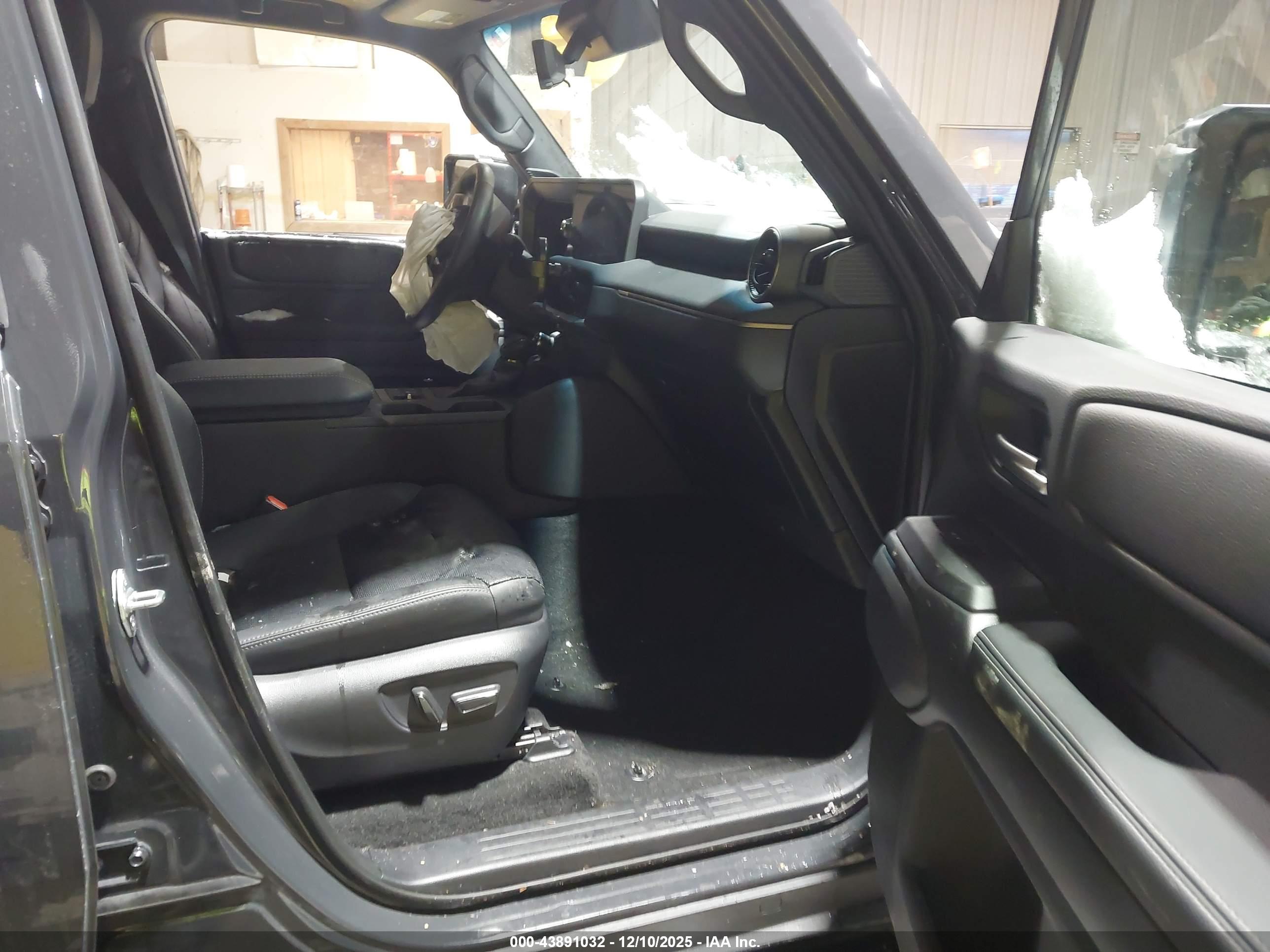 TOYOTA LAND image 5