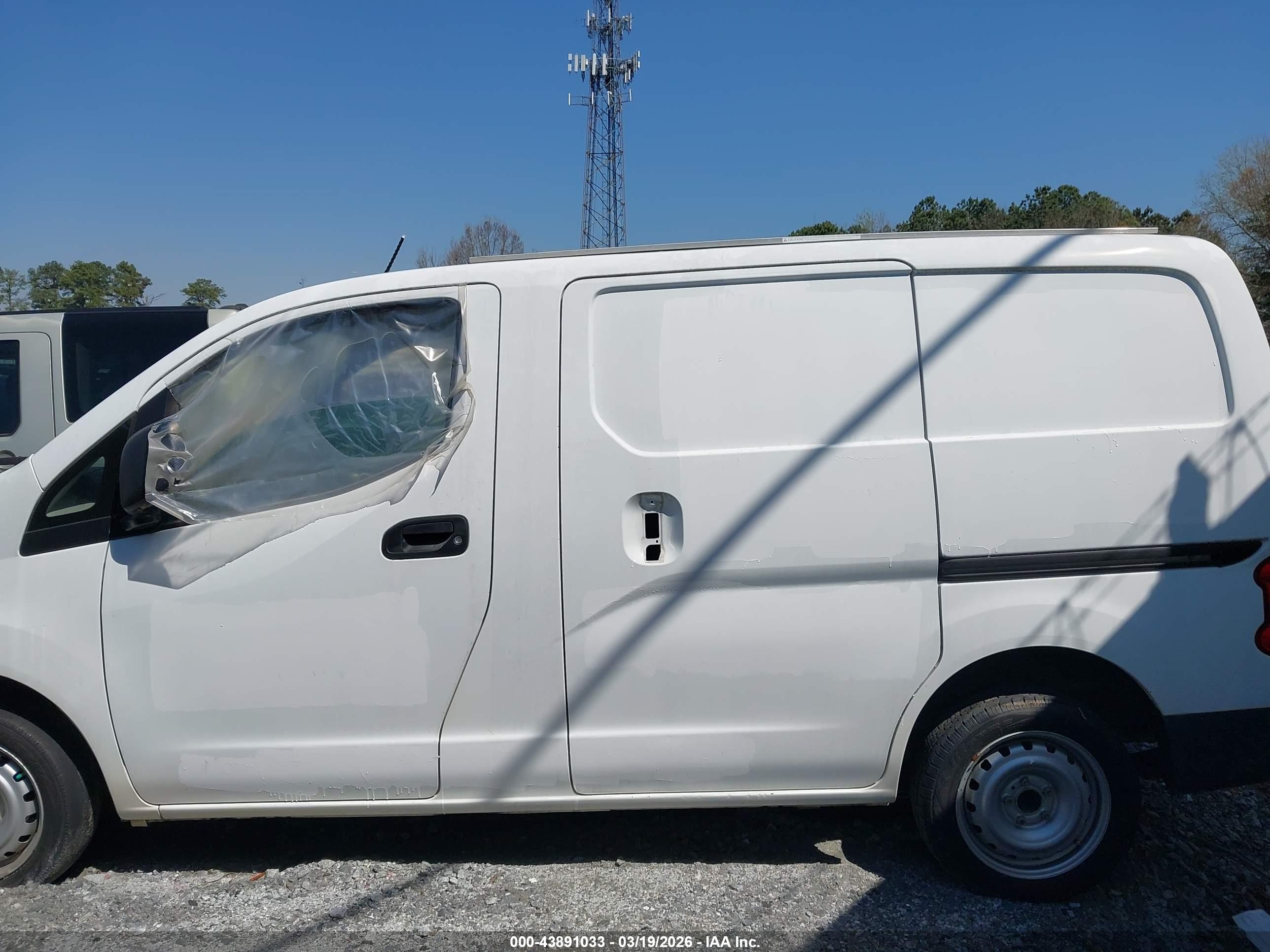 NISSAN NV200 image 3