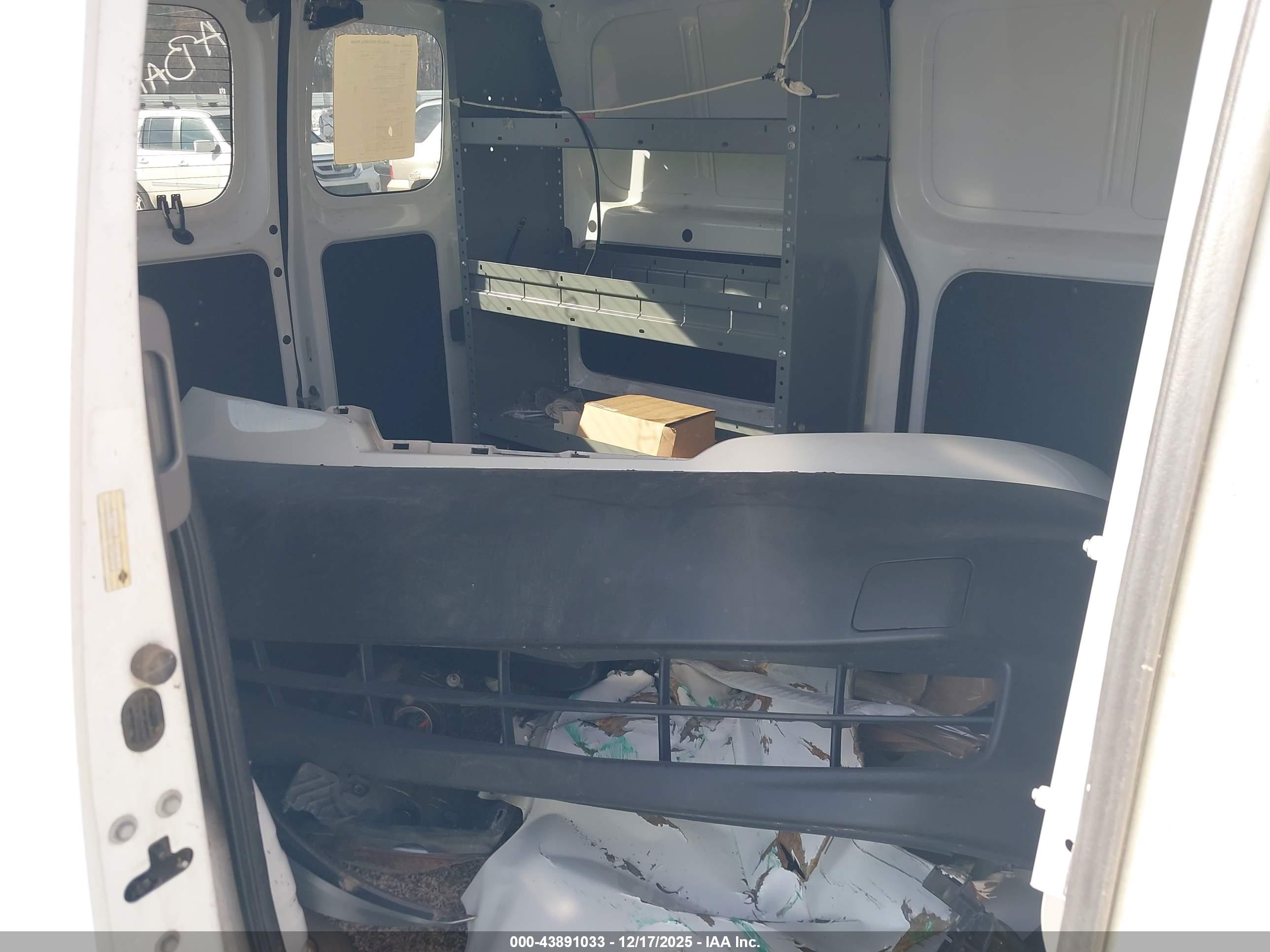 NISSAN NV200 image 8