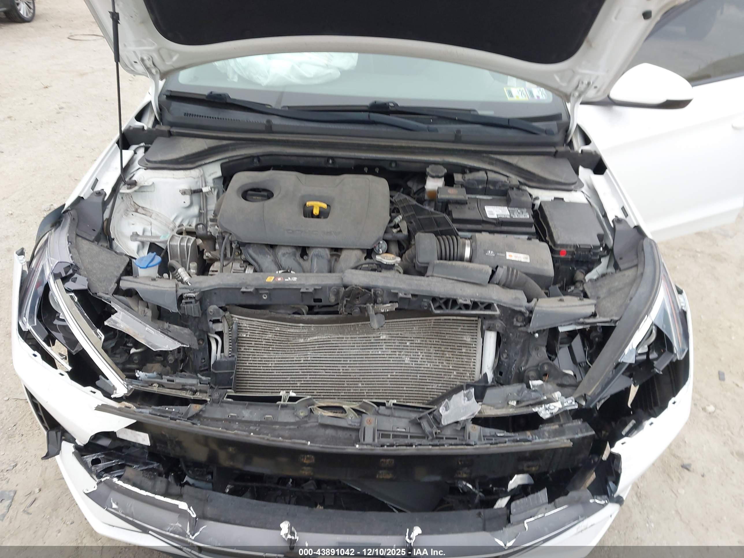 HYUNDAI ELANTRA image 10