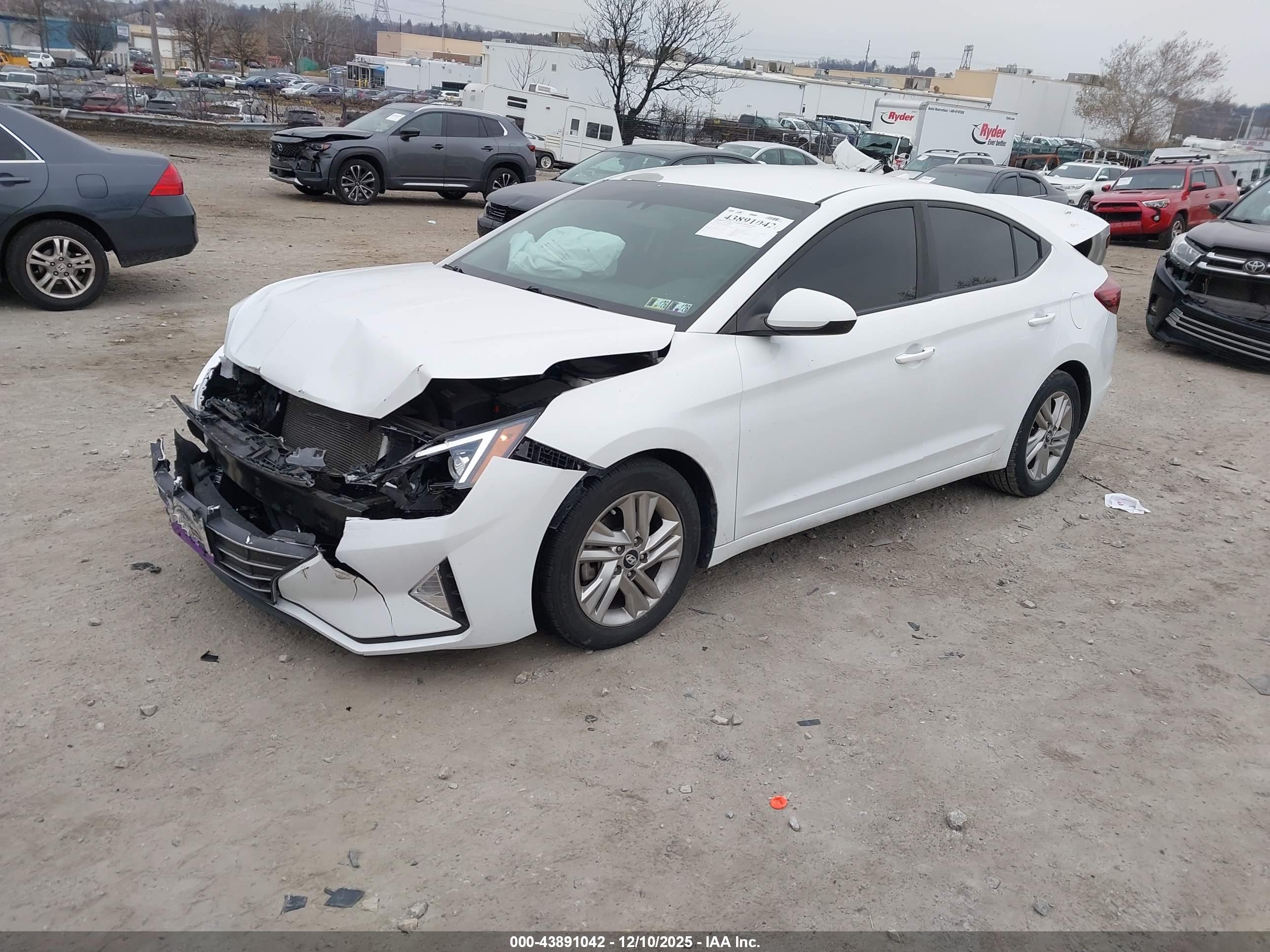 HYUNDAI ELANTRA image 2