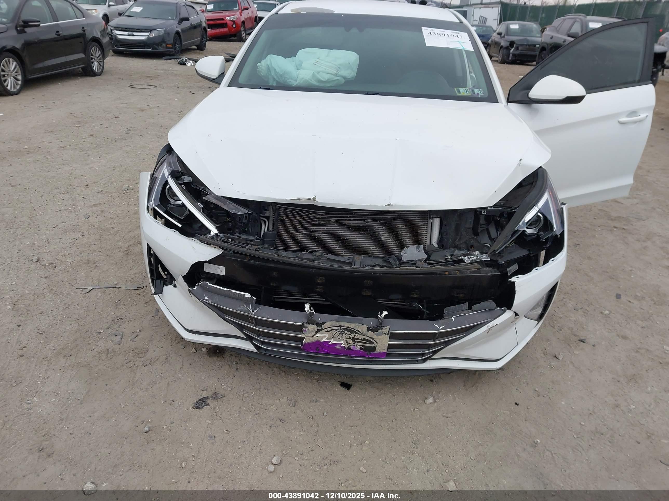 HYUNDAI ELANTRA image 6