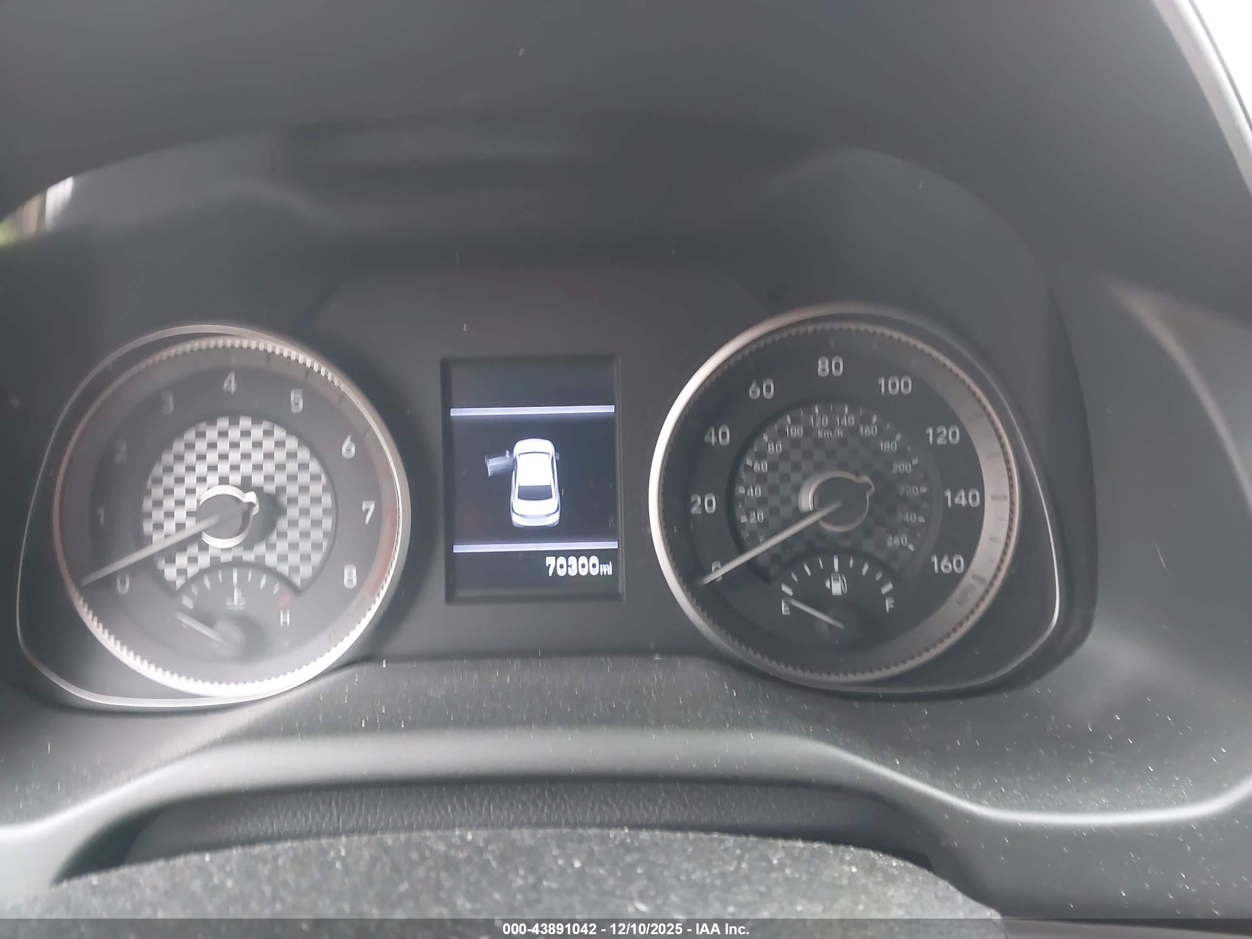 HYUNDAI ELANTRA image 7