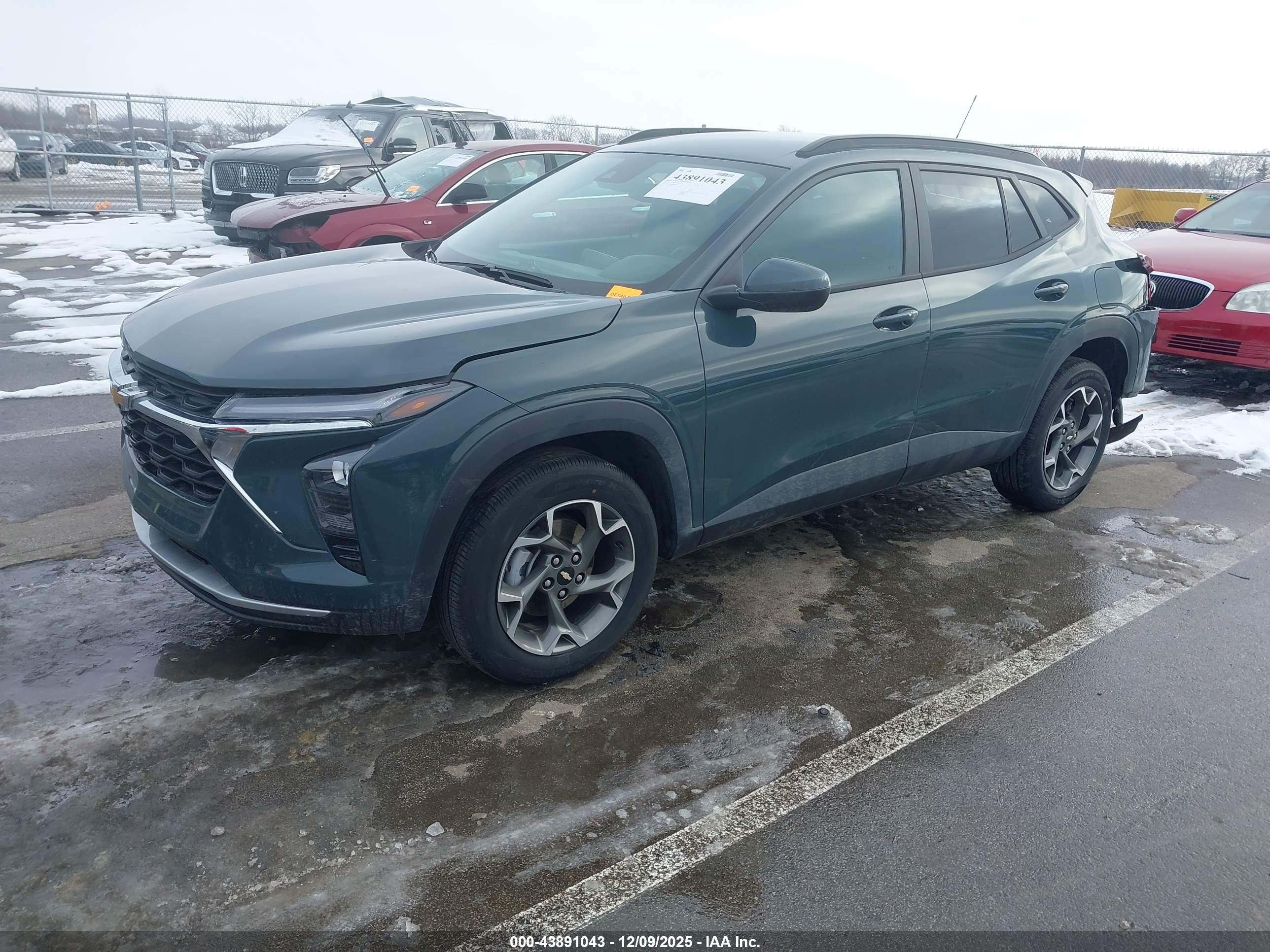 CHEVROLET TRAX image 2