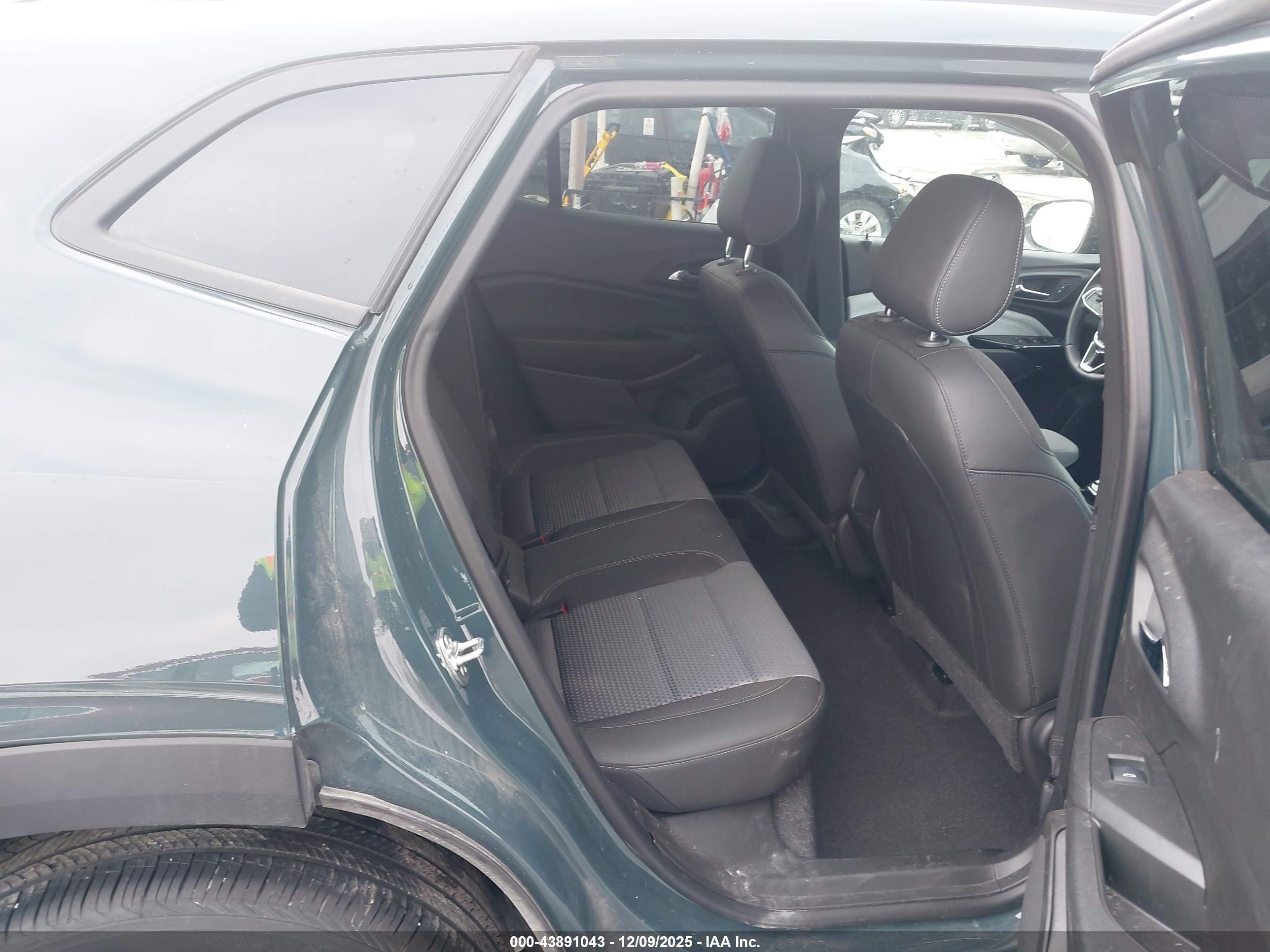 CHEVROLET TRAX image 8