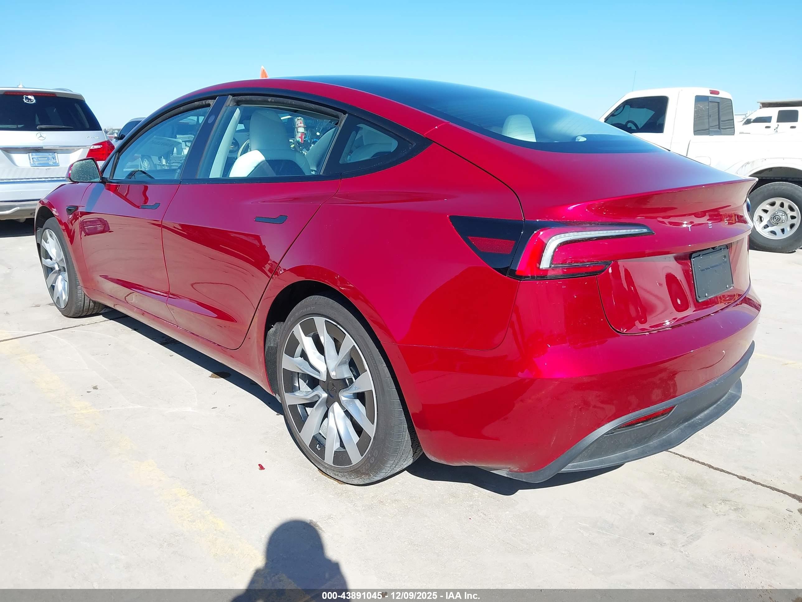 TESLA MODEL image 3