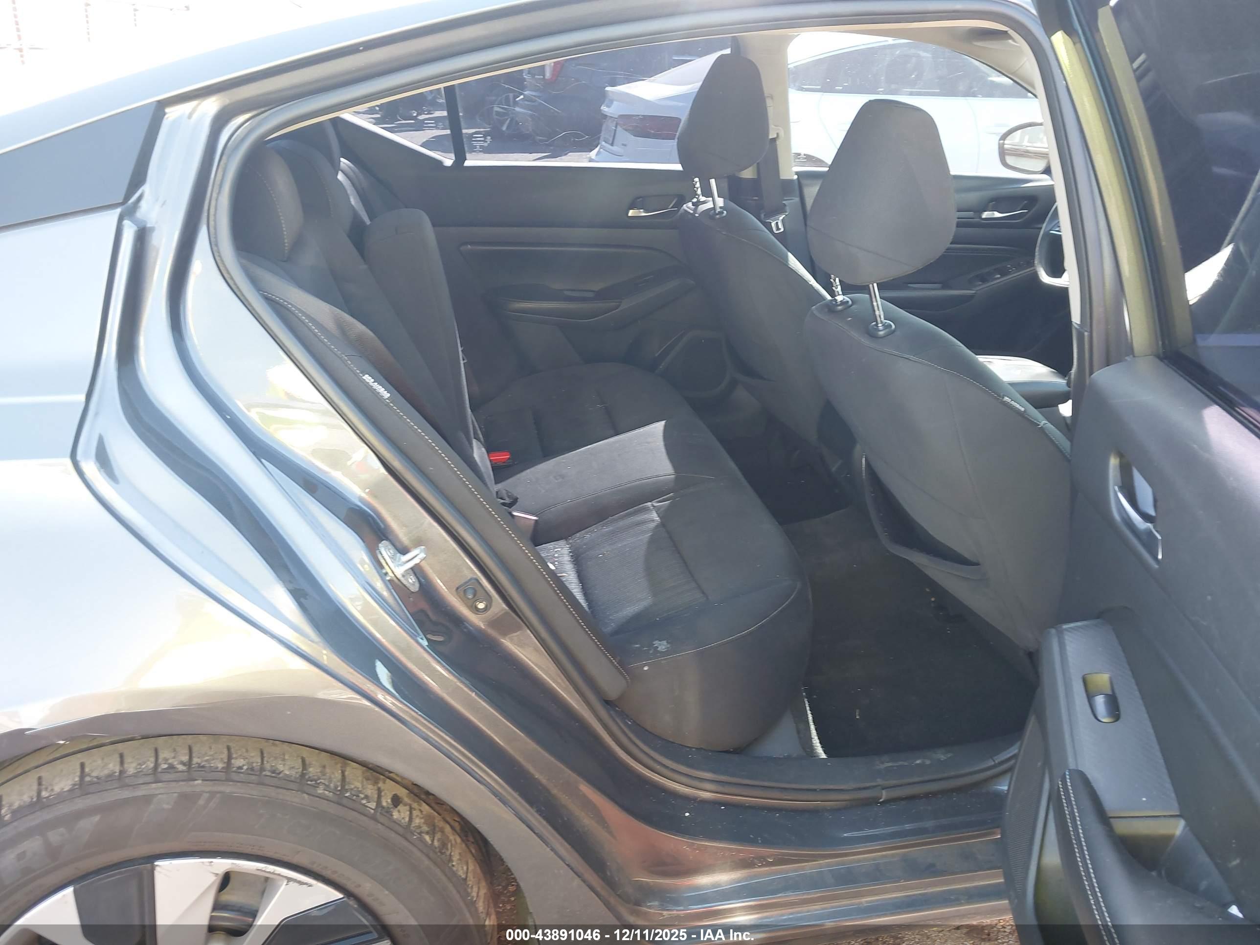 NISSAN ALTIMA image 8