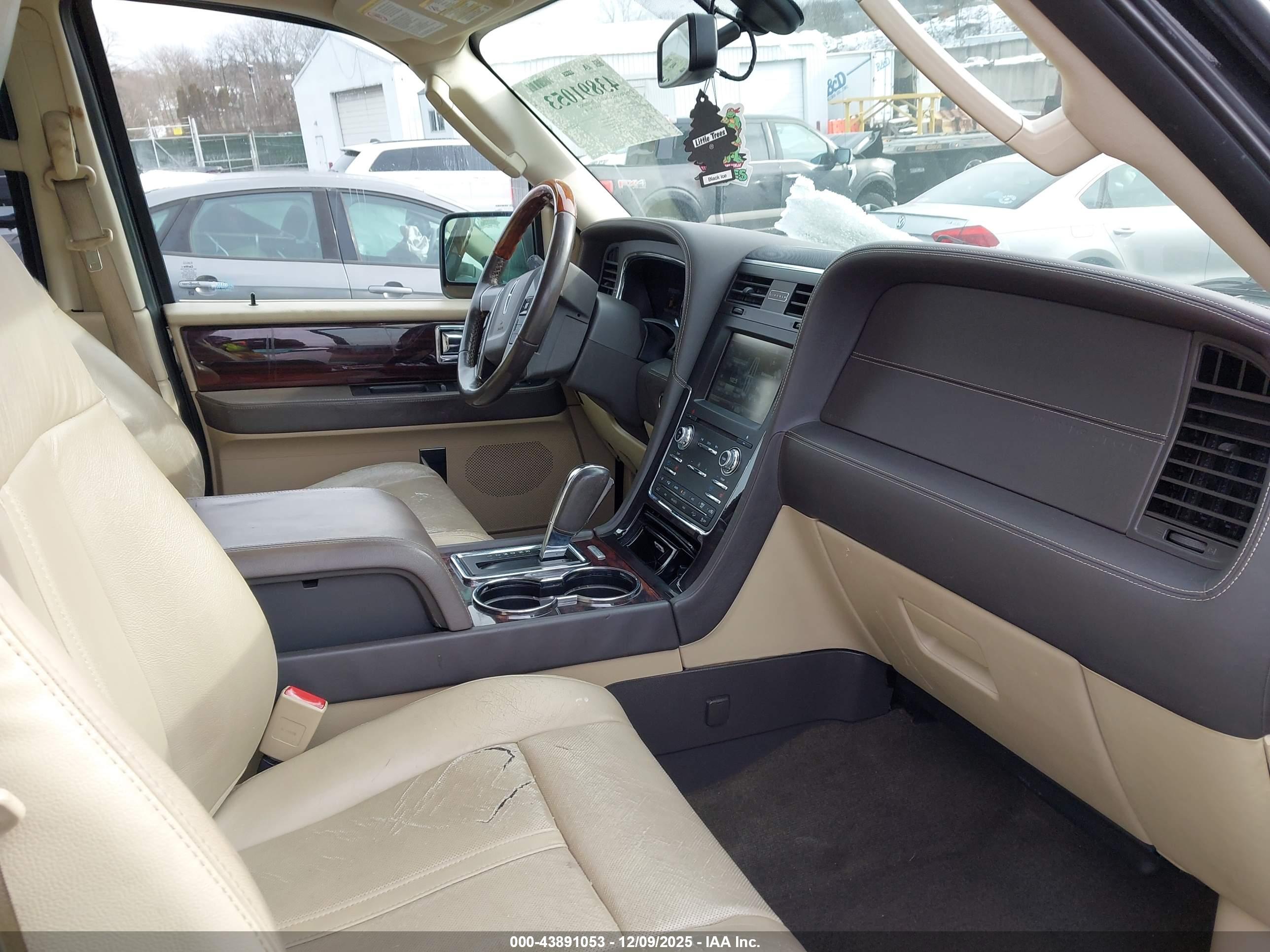 LINCOLN NAVIGATOR image 5