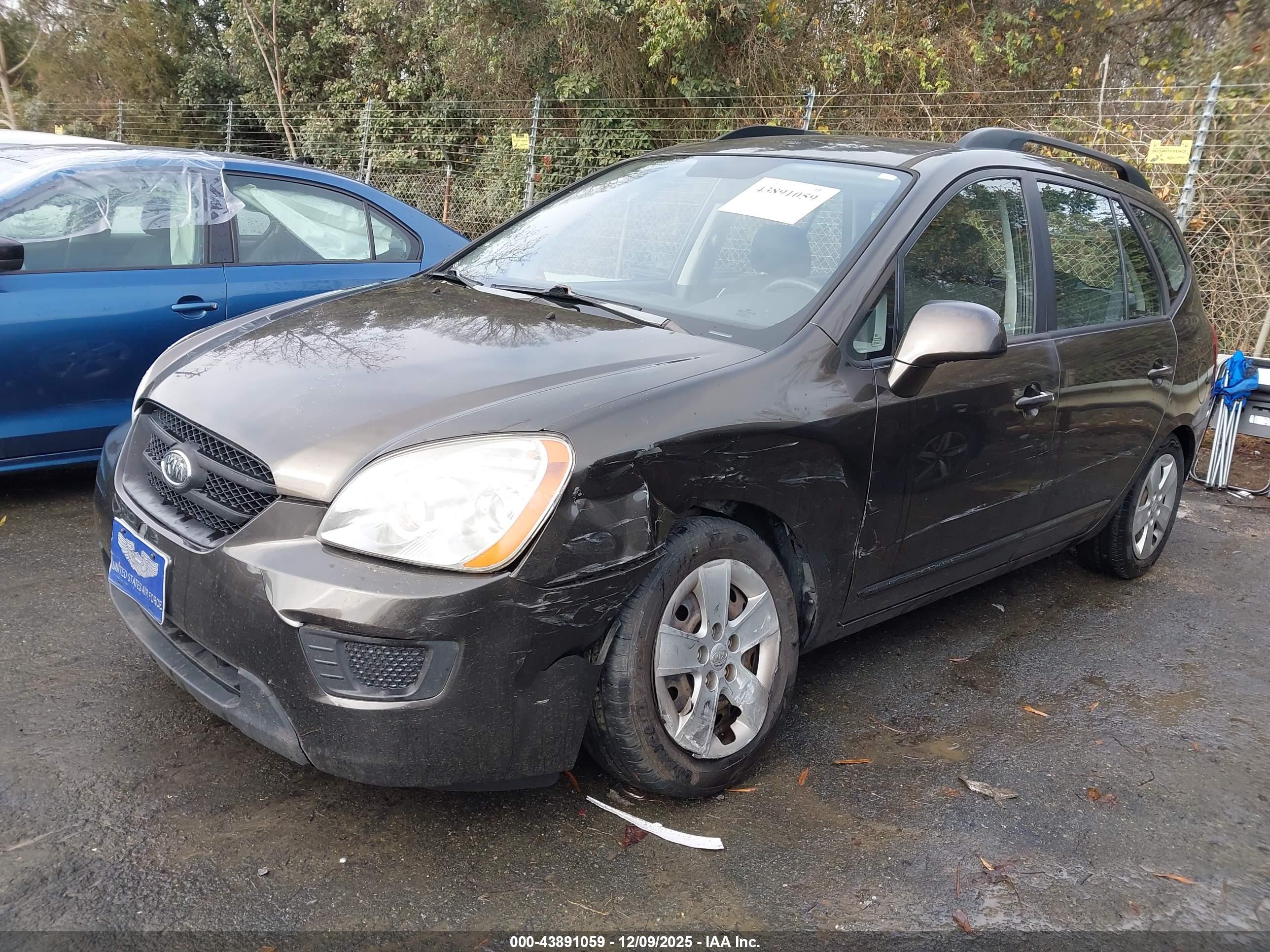 KIA RONDO image 2
