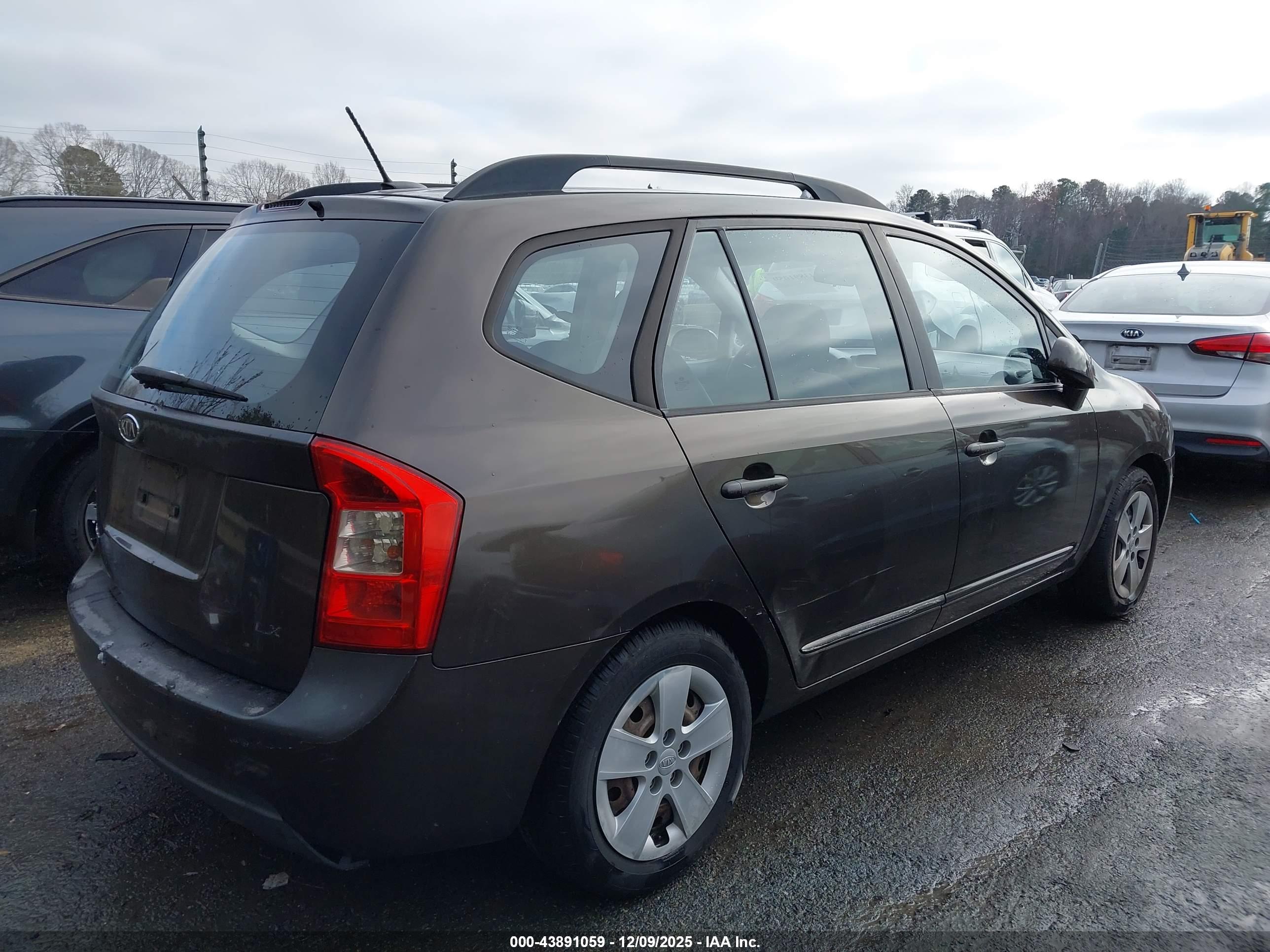 KIA RONDO image 4