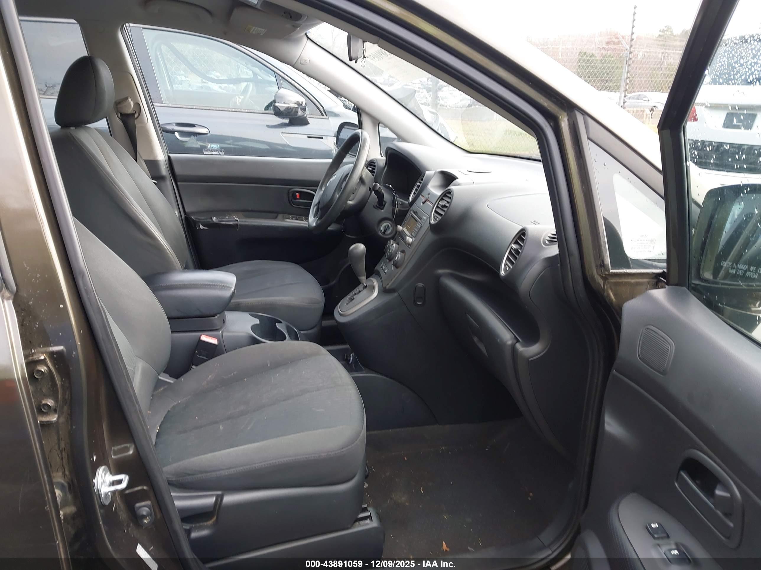 KIA RONDO image 5
