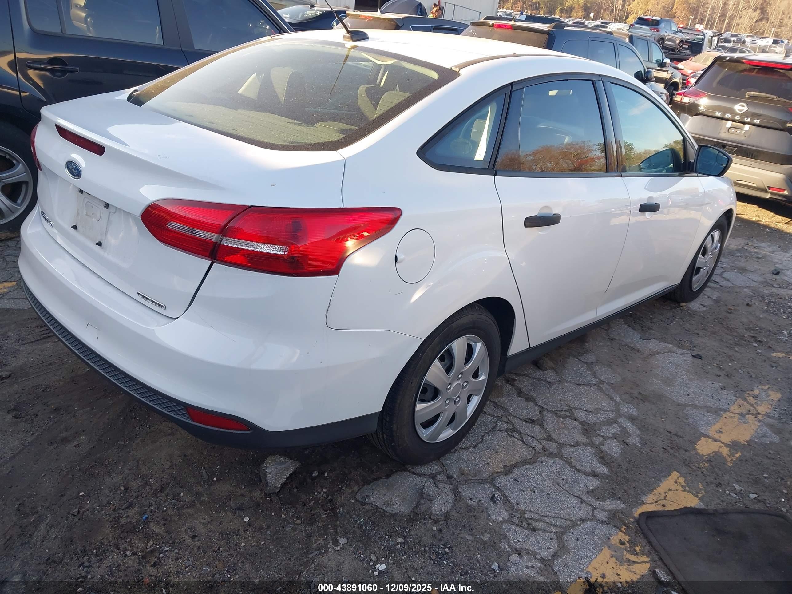 FORD FOCUS image 4