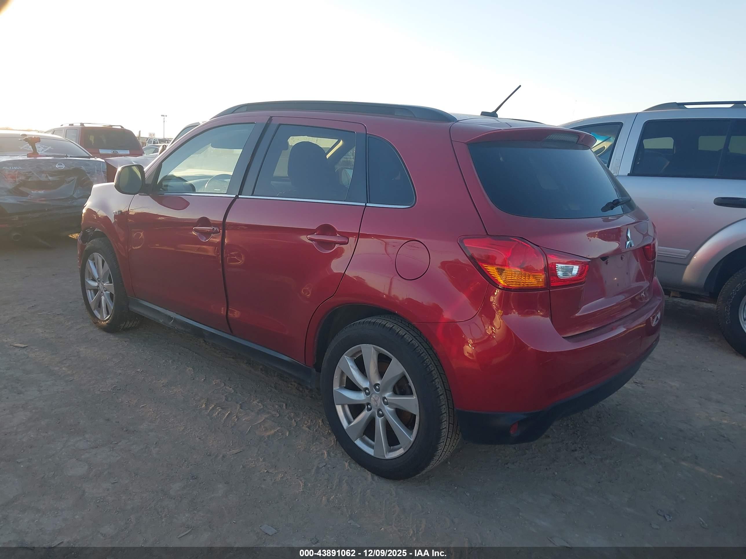 MITSUBISHI OUTLANDER image 3