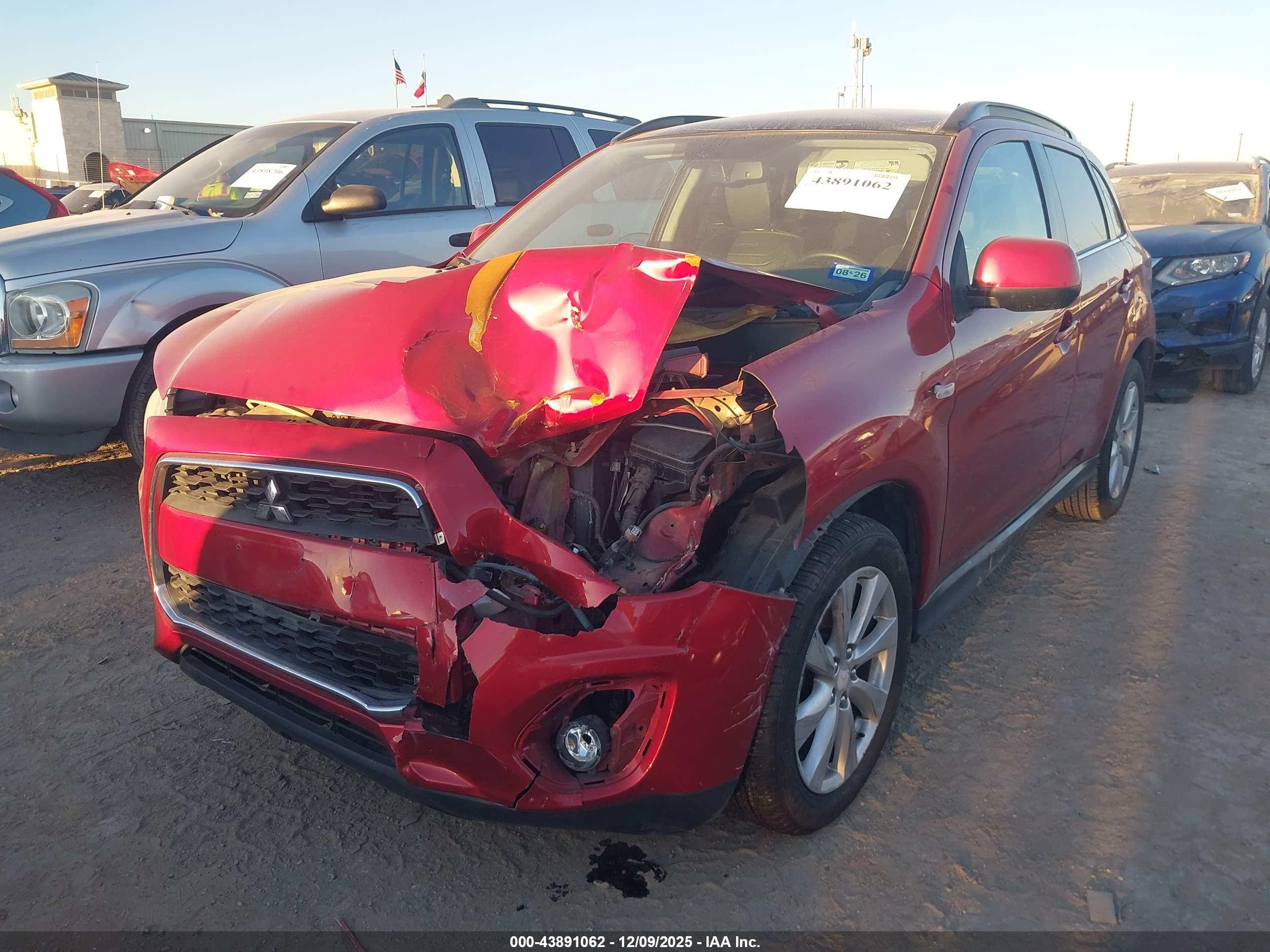 MITSUBISHI OUTLANDER image 6