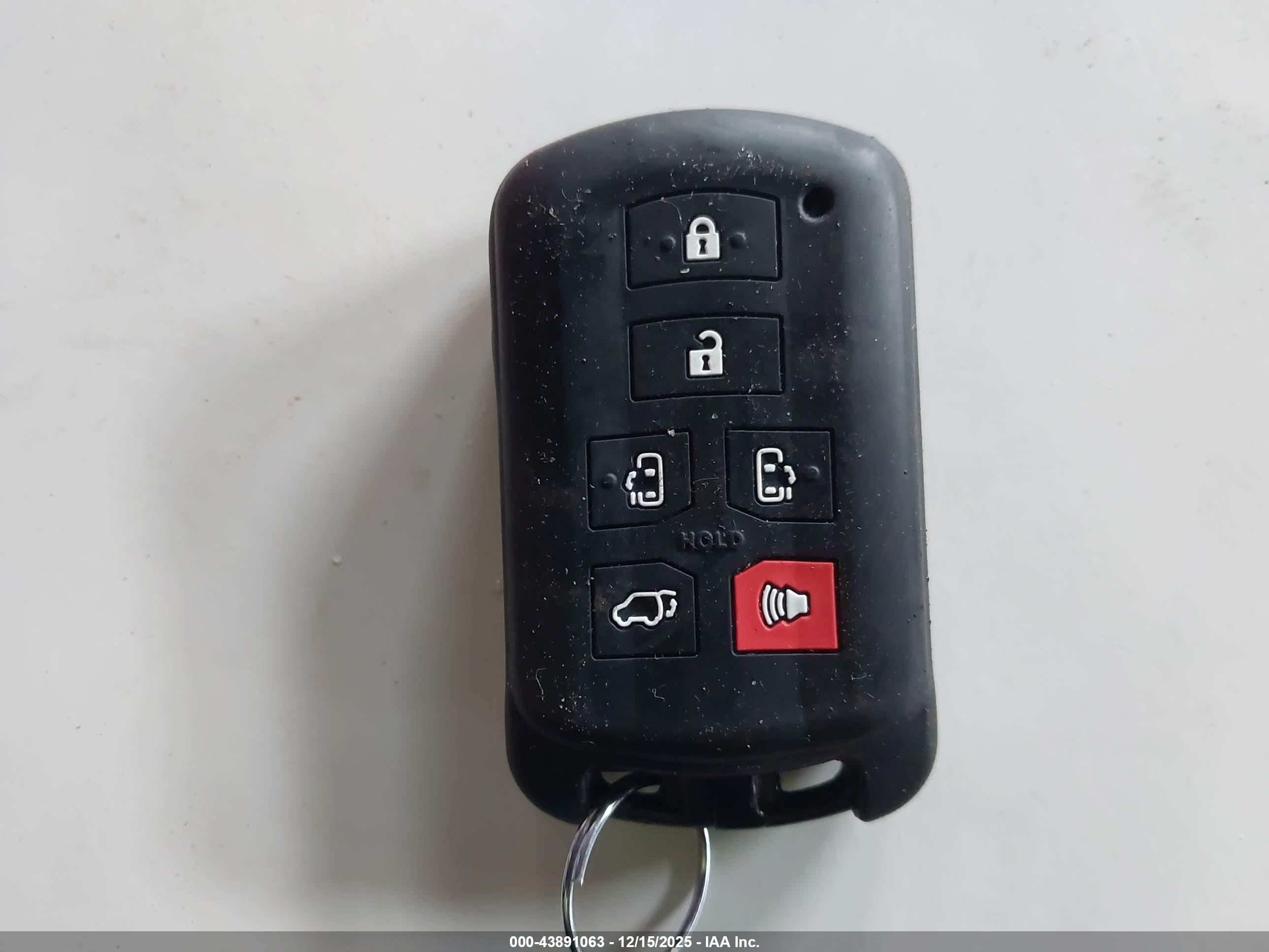 TOYOTA SIENNA image 11