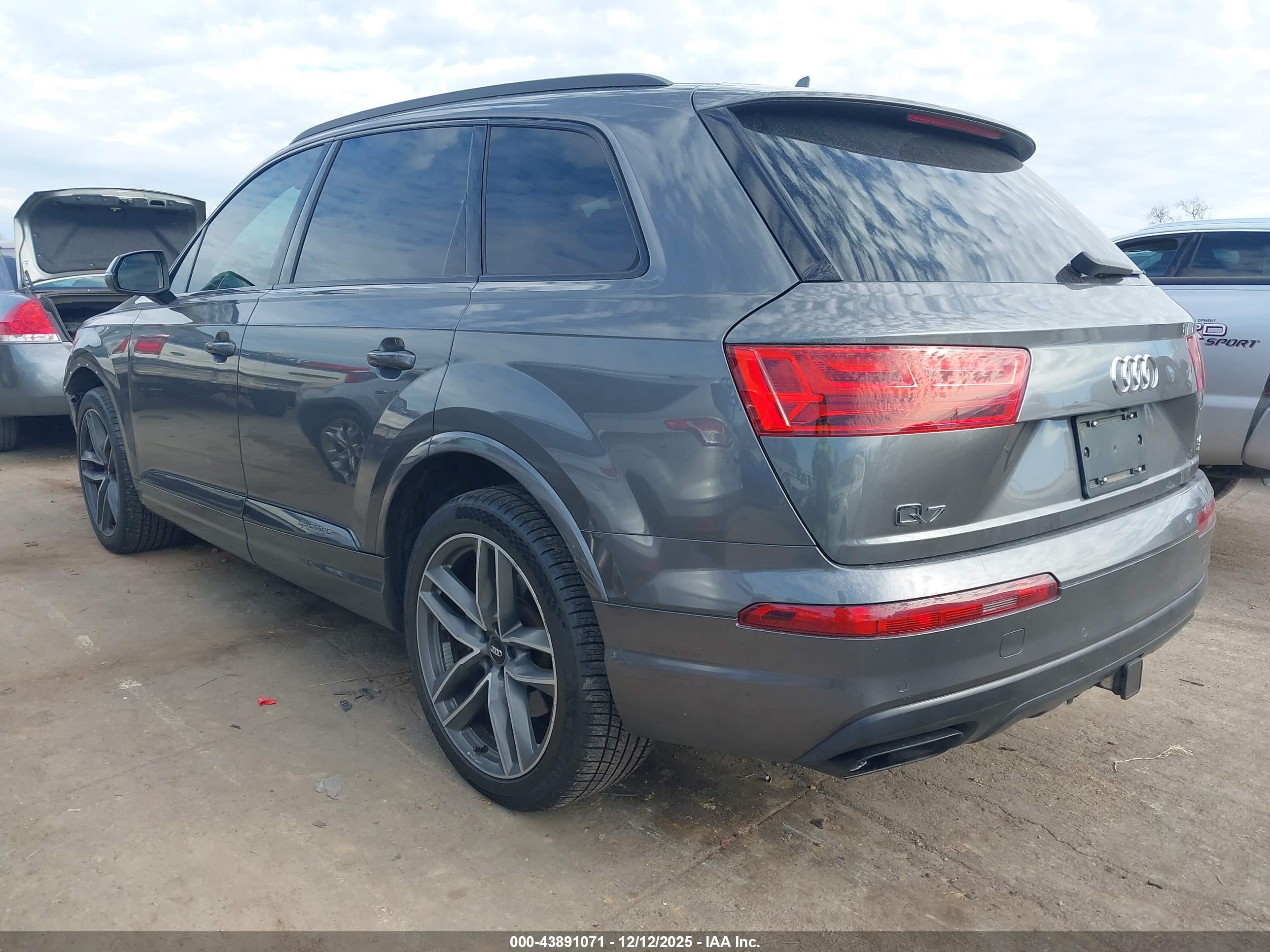 AUDI Q7 image 3