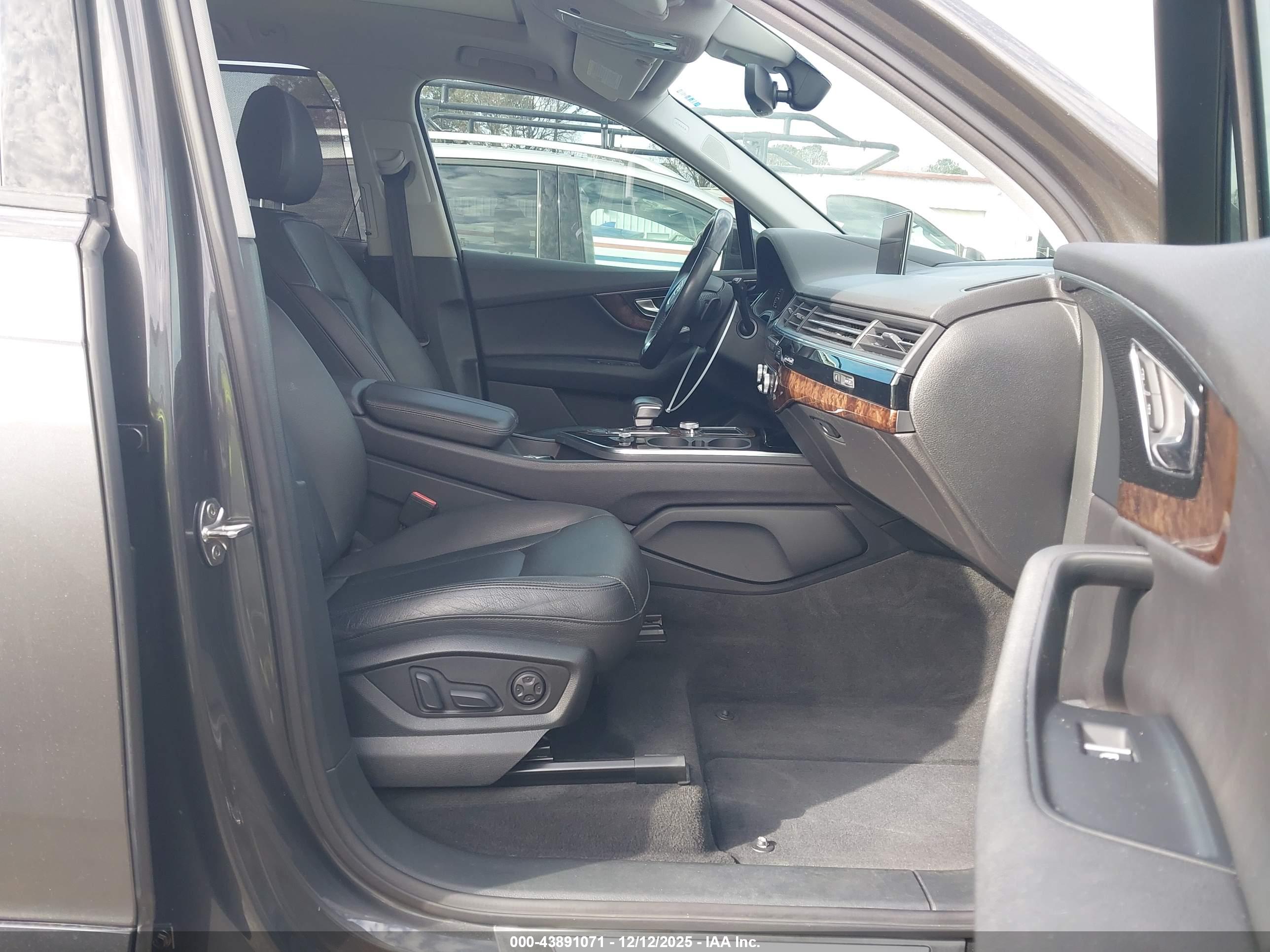 AUDI Q7 image 5