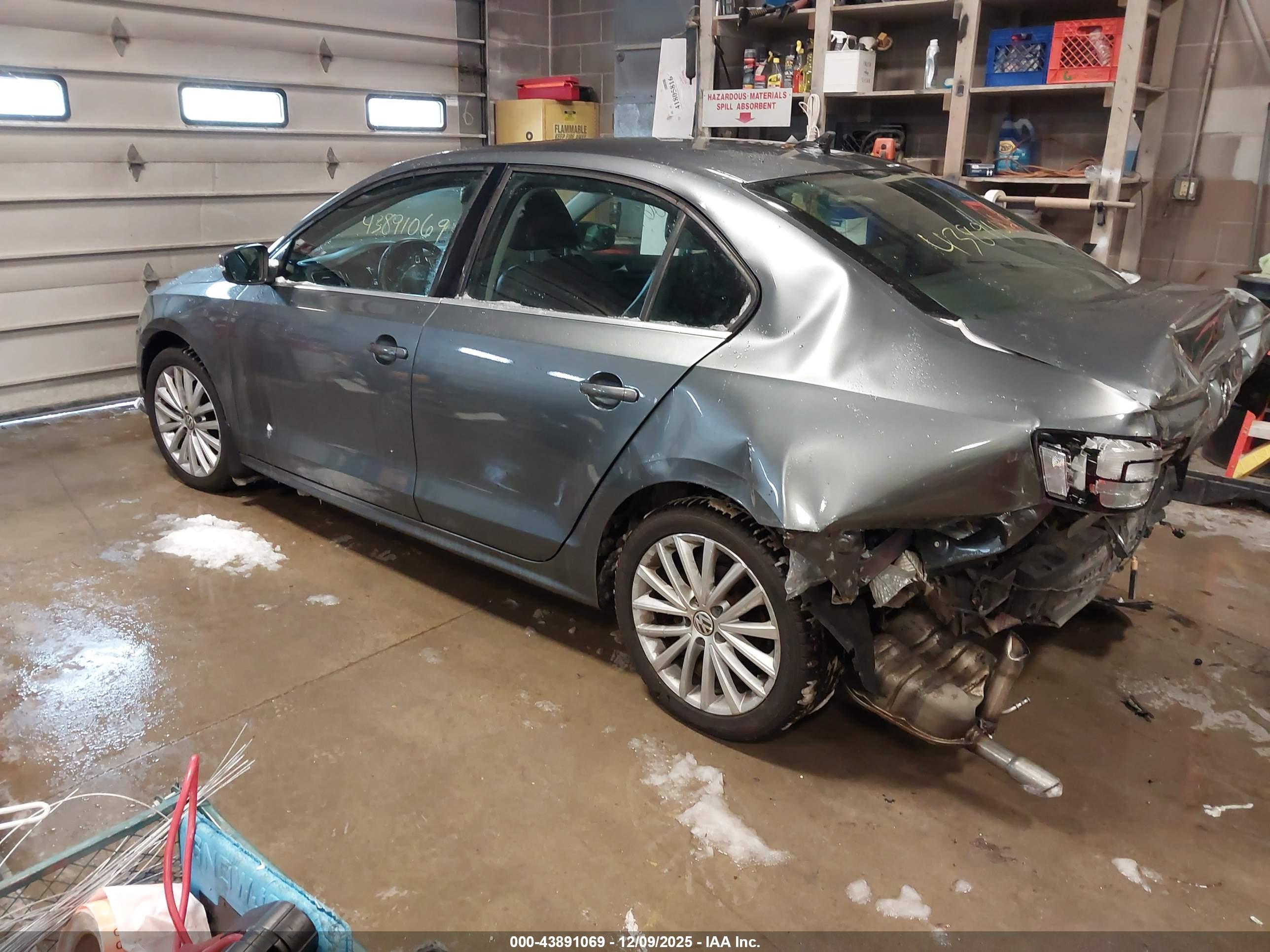 VOLKSWAGEN JETTA image 3
