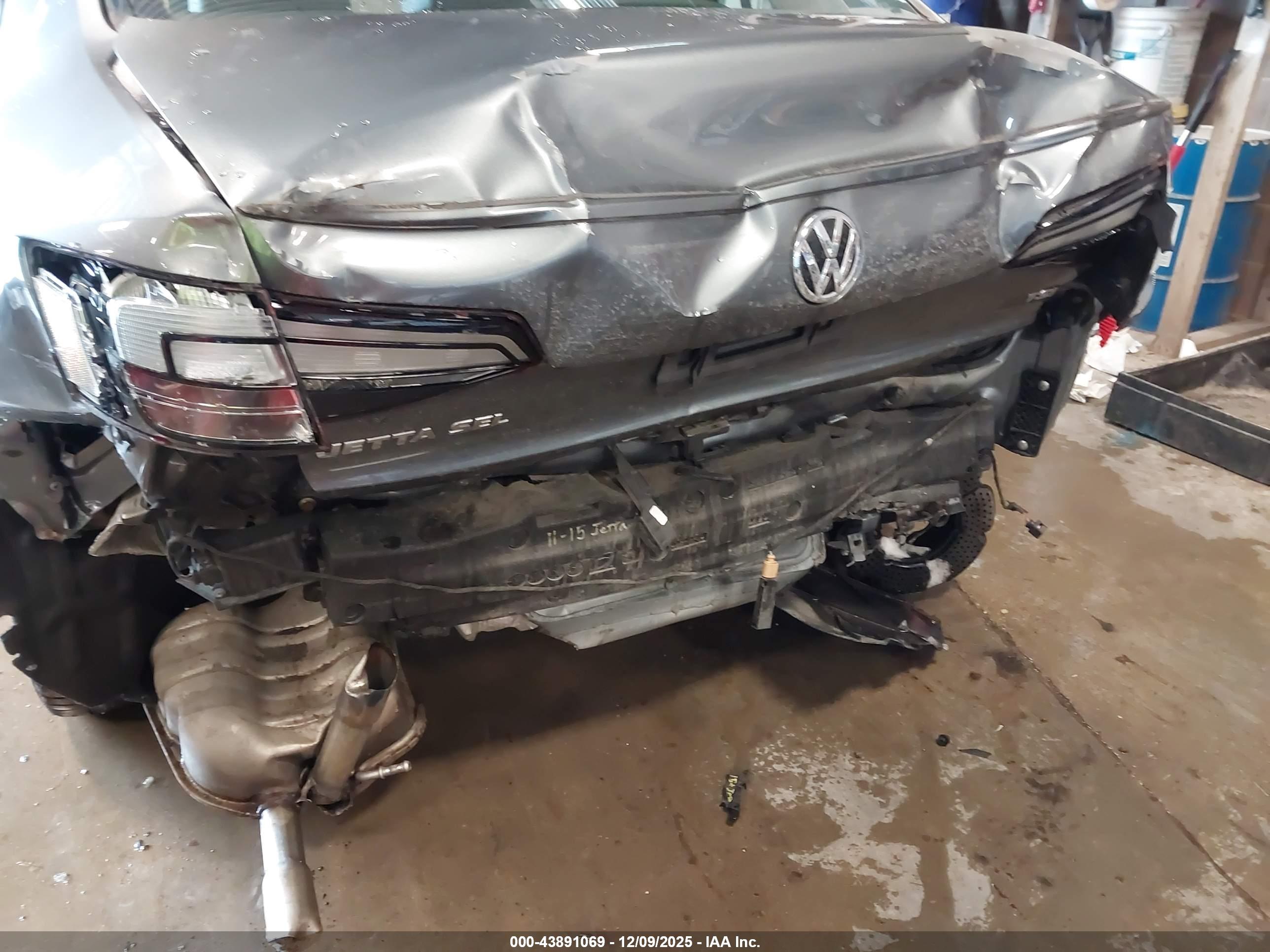VOLKSWAGEN JETTA image 6
