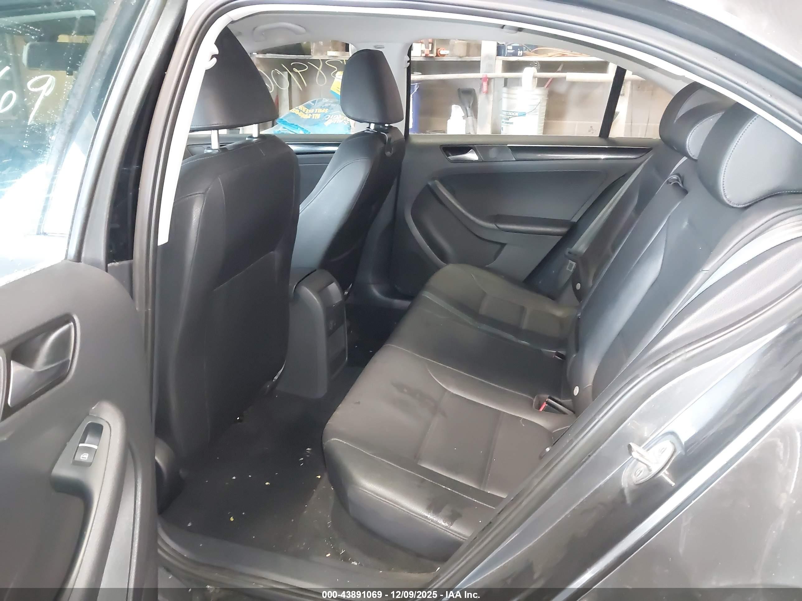 VOLKSWAGEN JETTA image 8