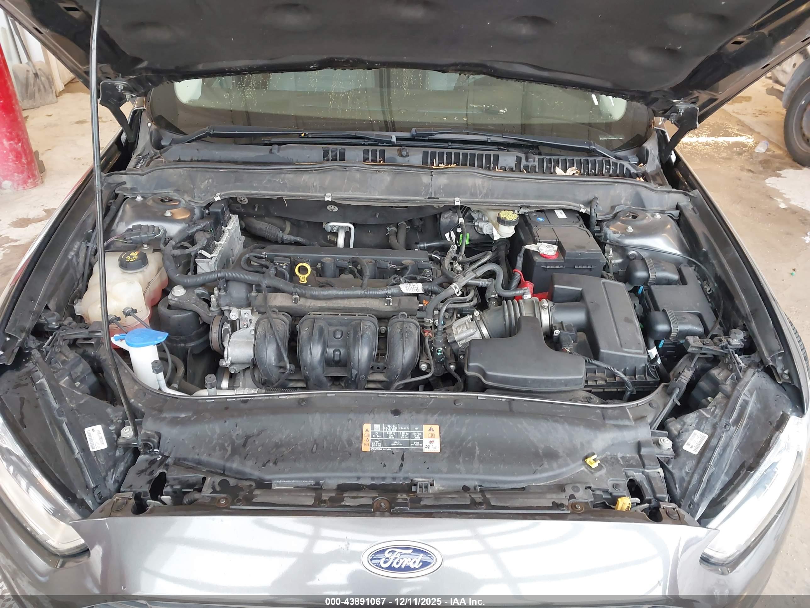 FORD FUSION image 10