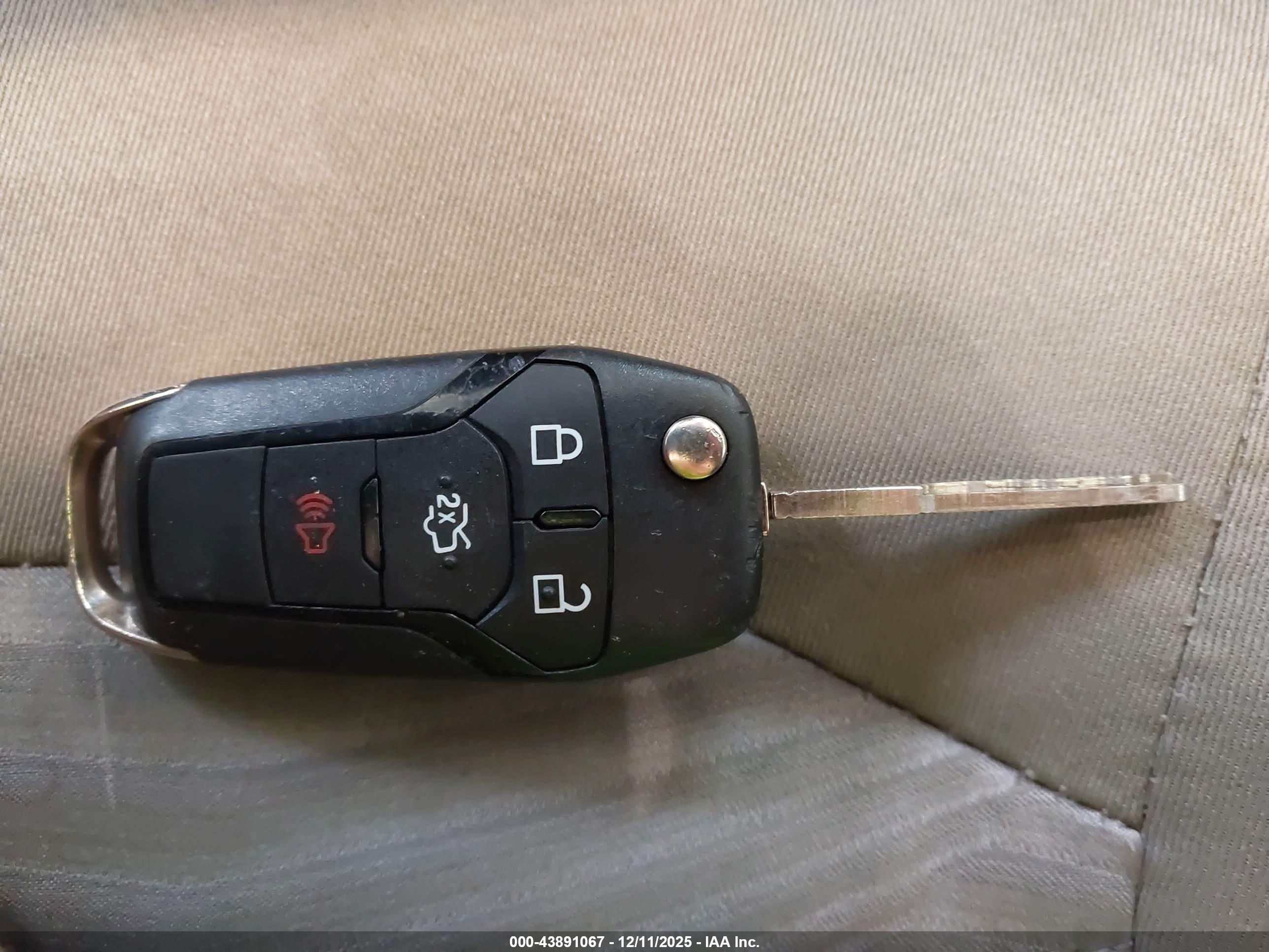 FORD FUSION image 11