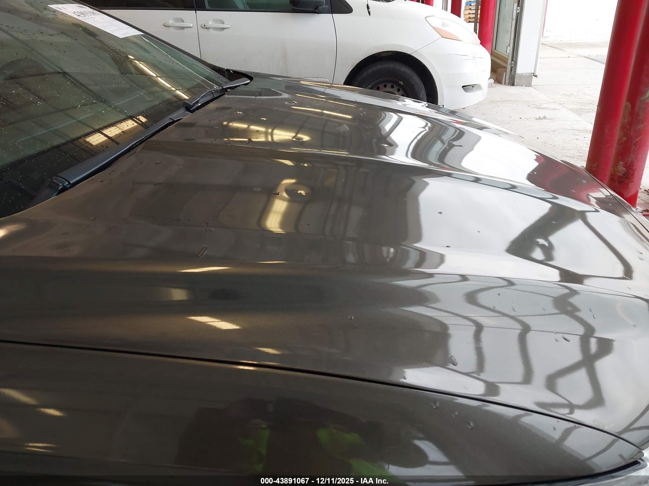 FORD FUSION image 6