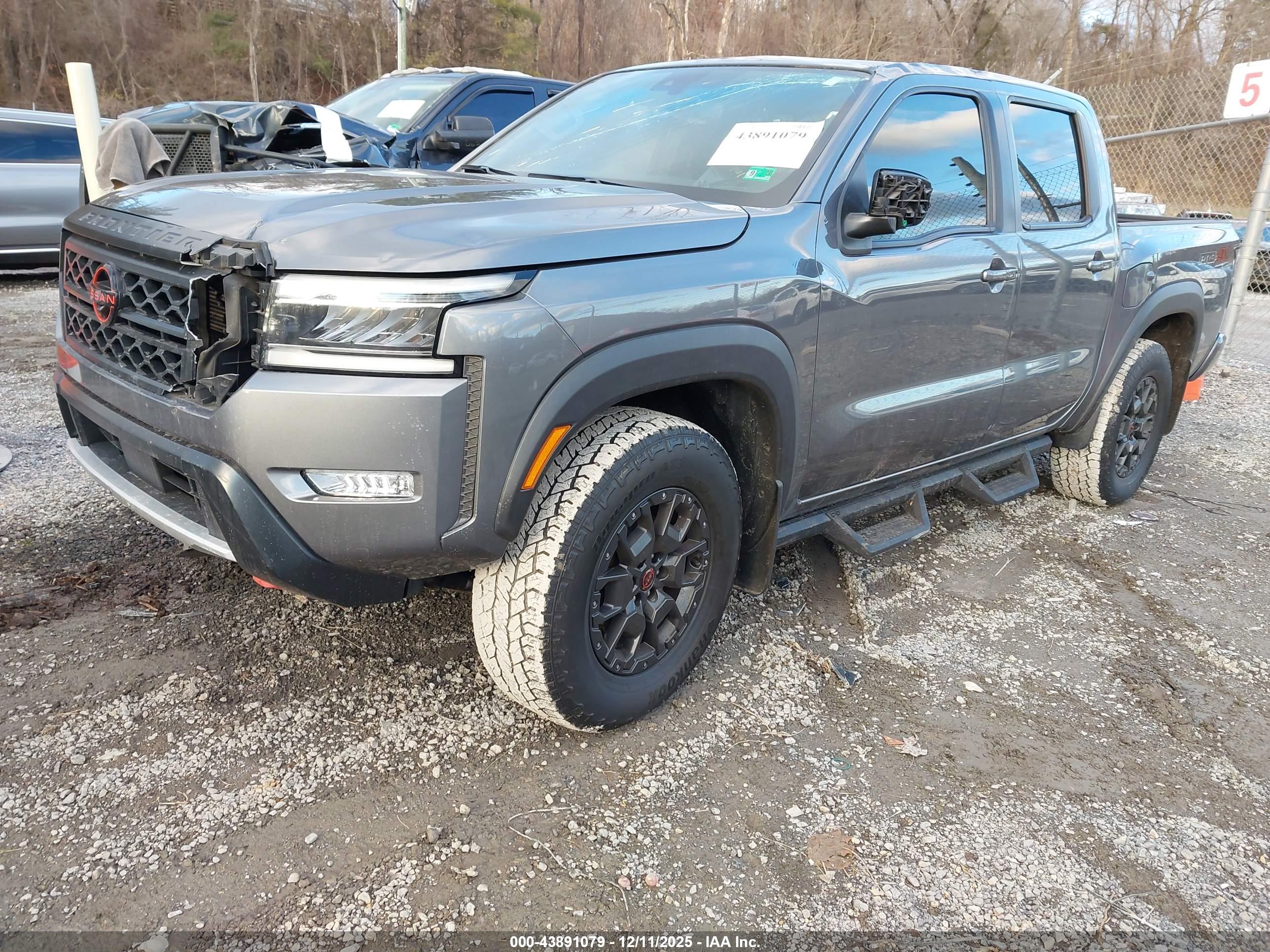 NISSAN FRONTIER image 2
