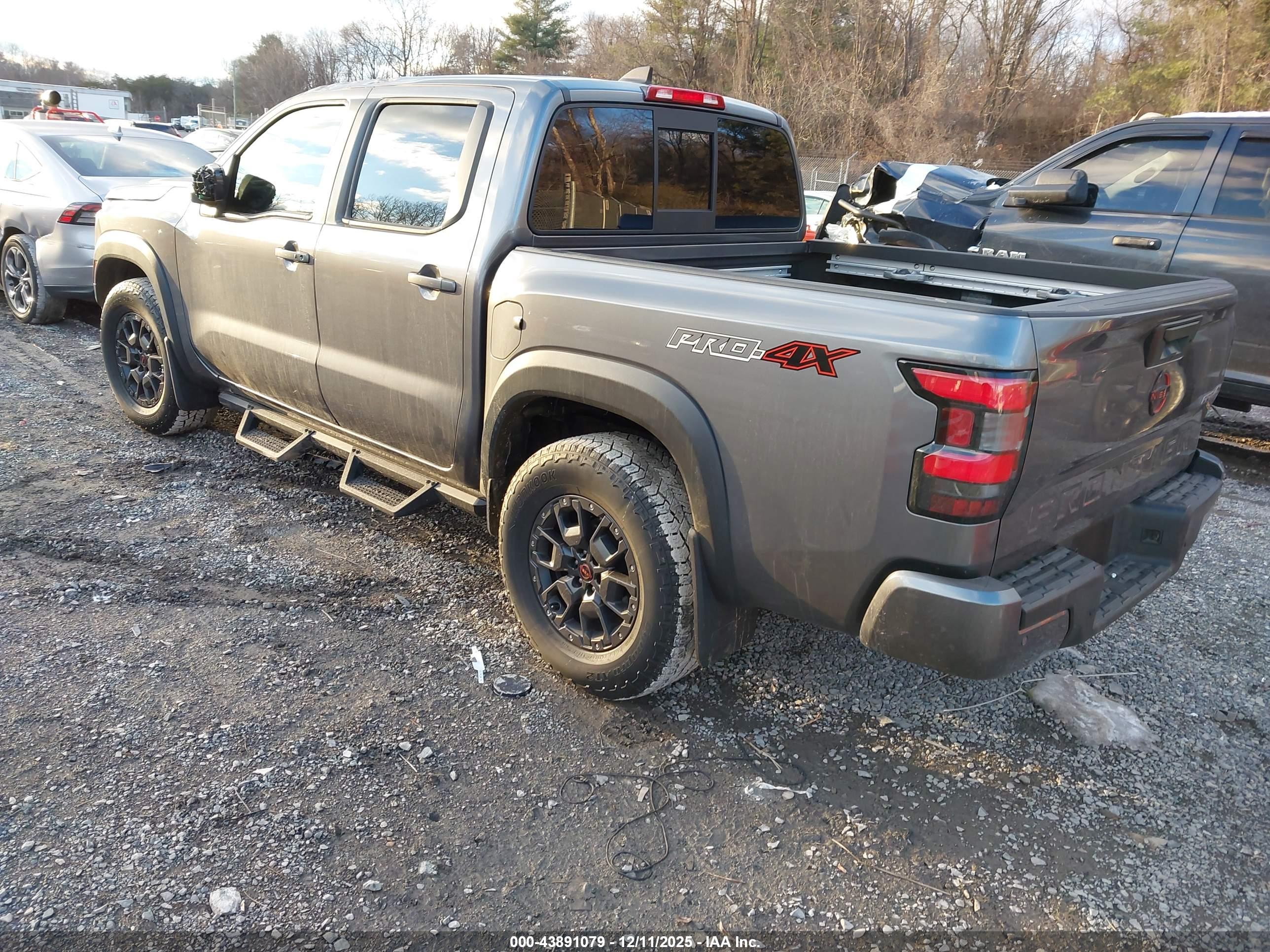 NISSAN FRONTIER image 3