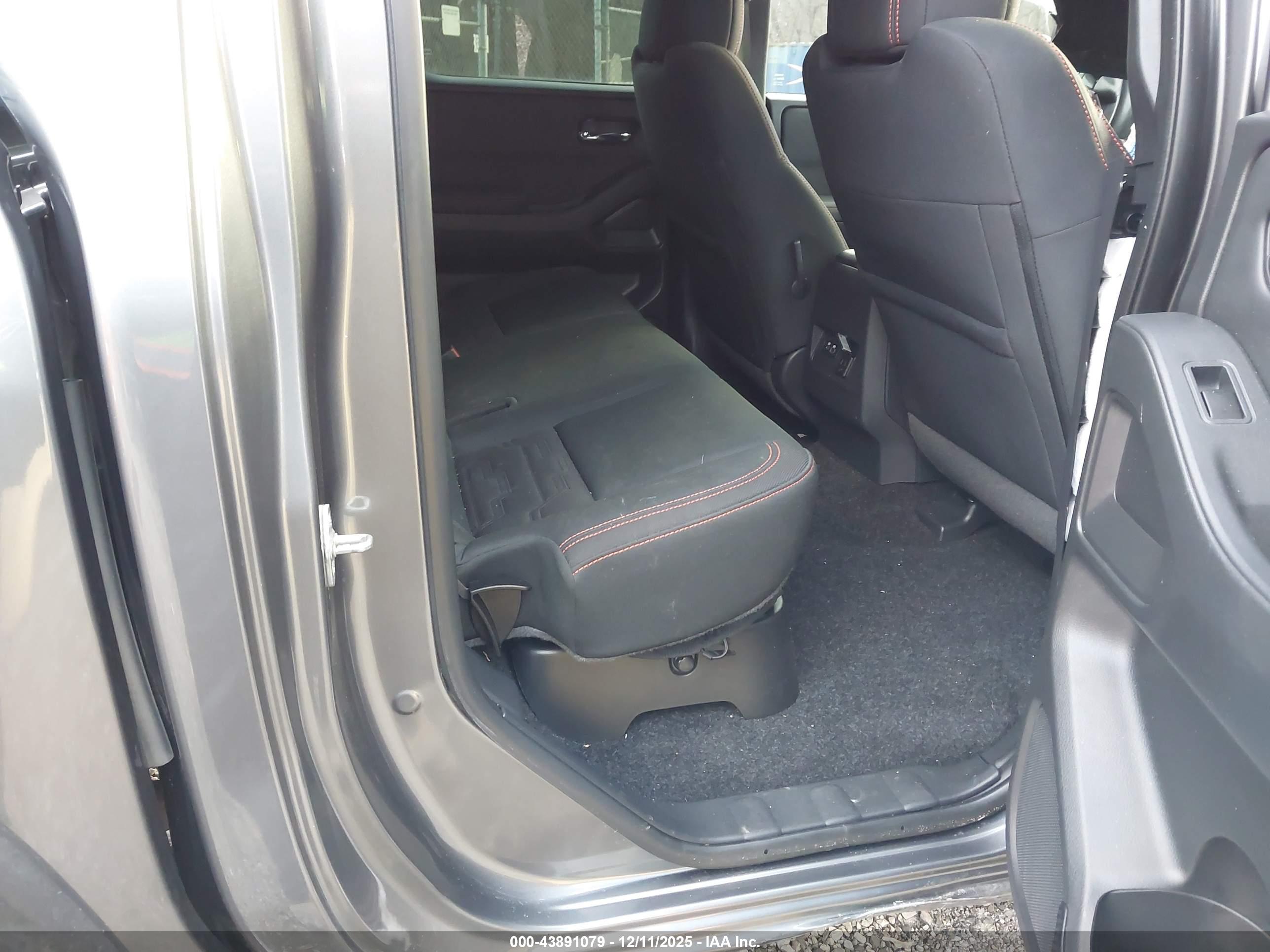 NISSAN FRONTIER image 8