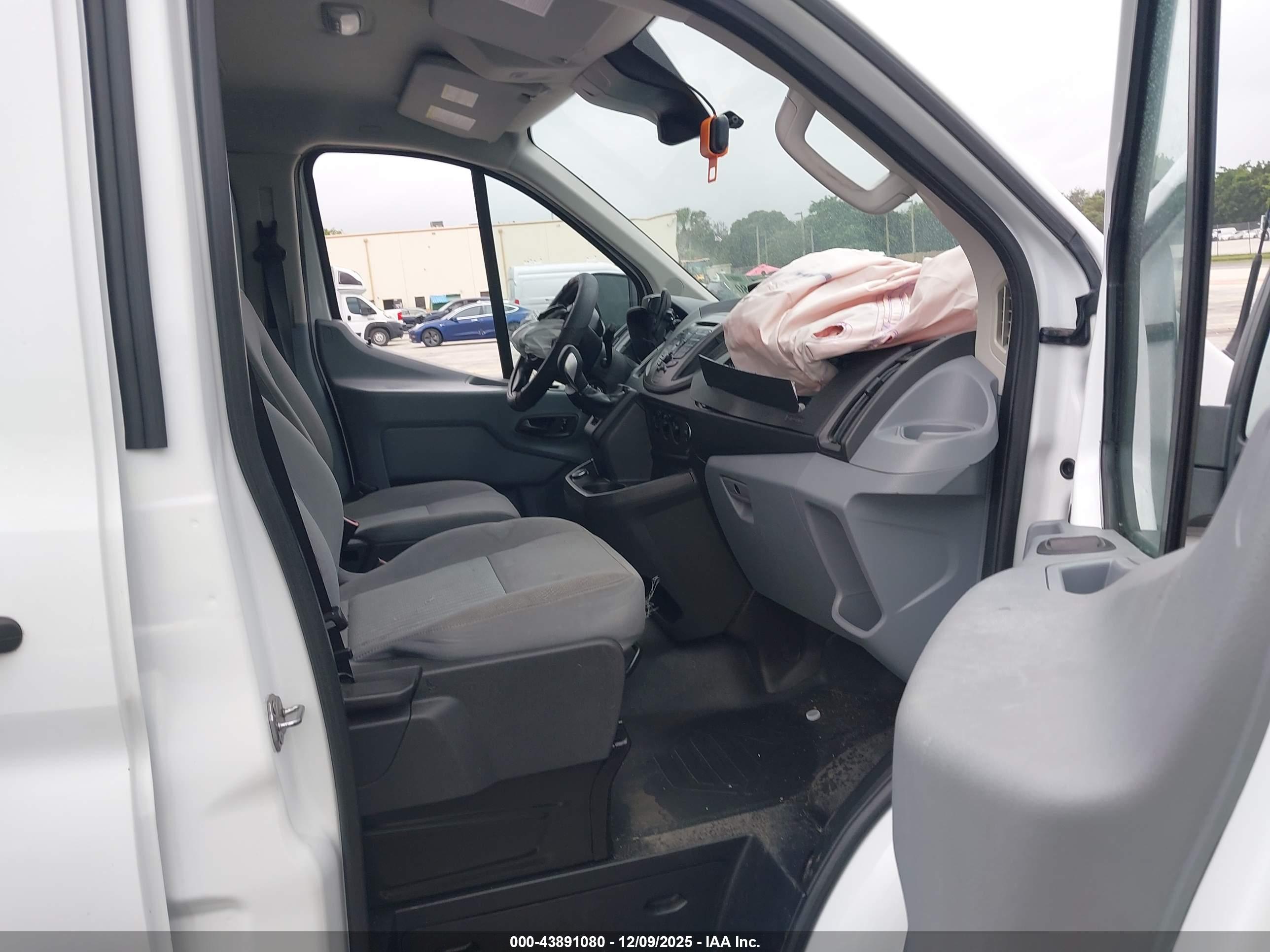 FORD TRANSIT-250 image 5
