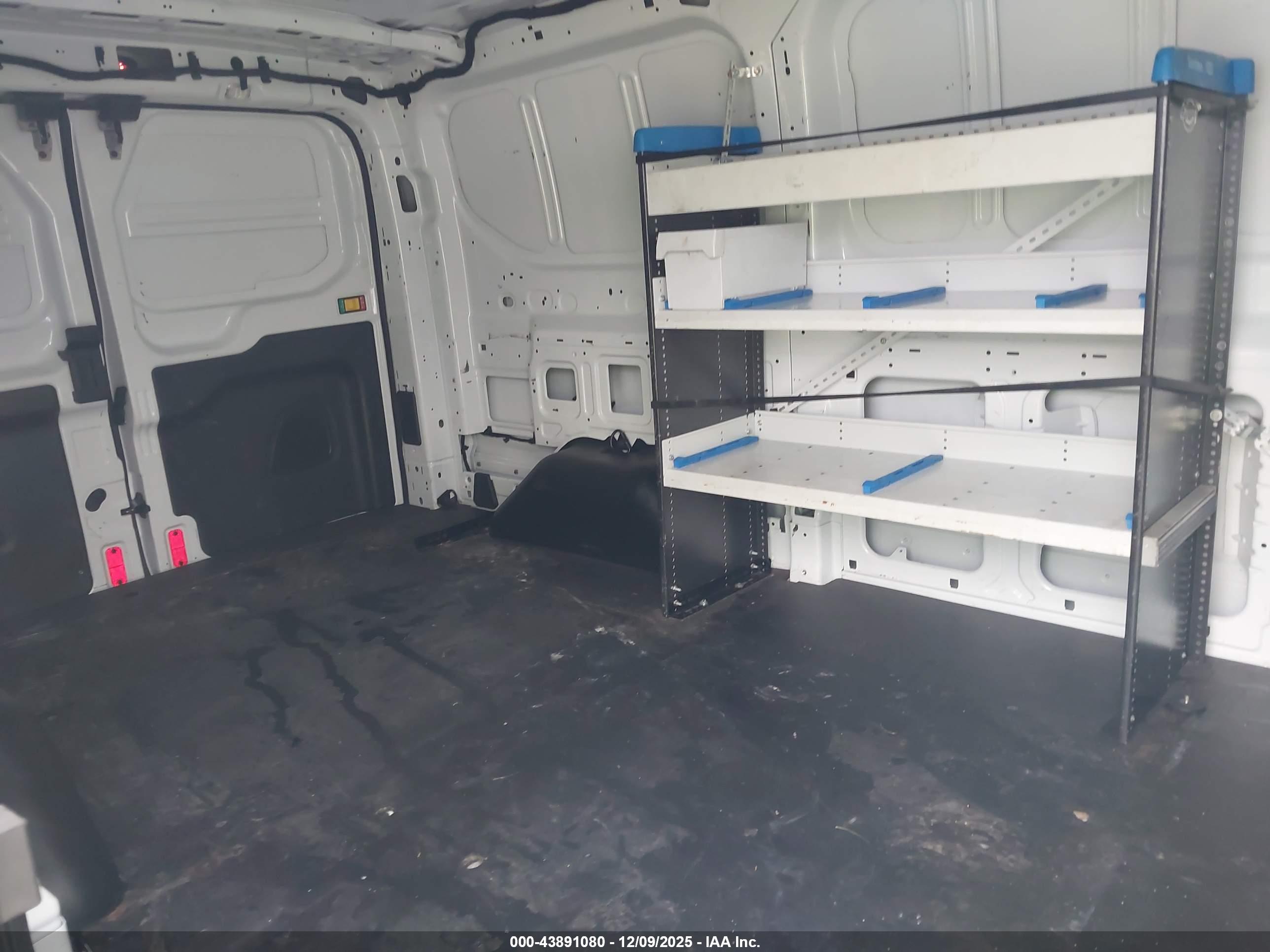 FORD TRANSIT-250 image 8