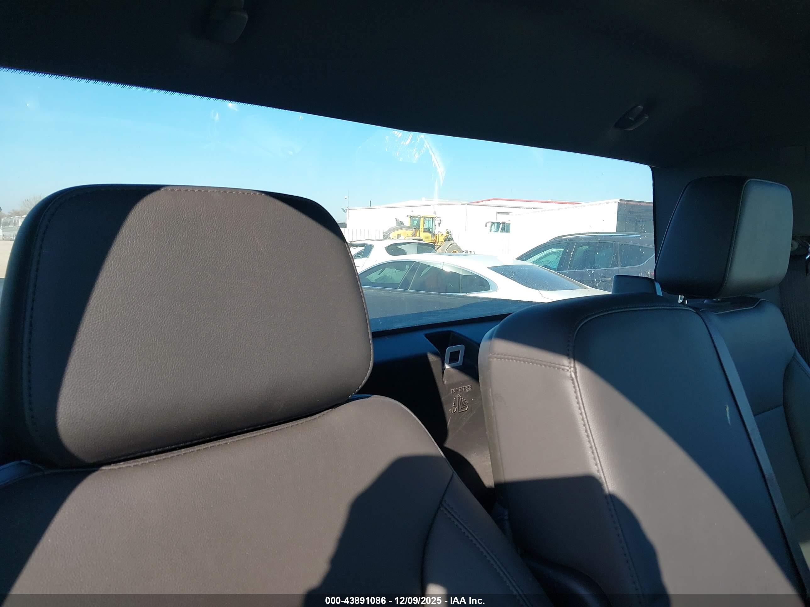 CHEVROLET SILVERADO image 8