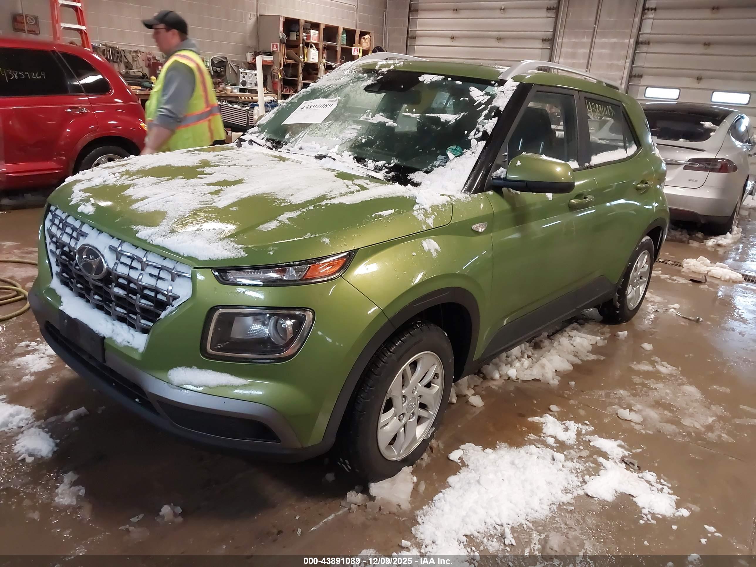 HYUNDAI VENUE image 2