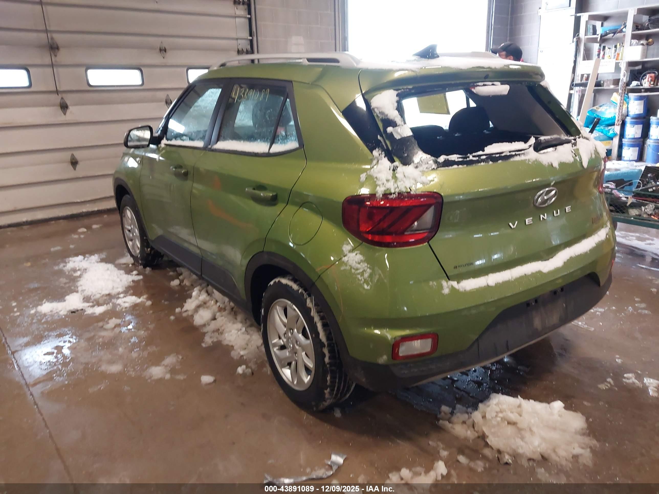 HYUNDAI VENUE image 3
