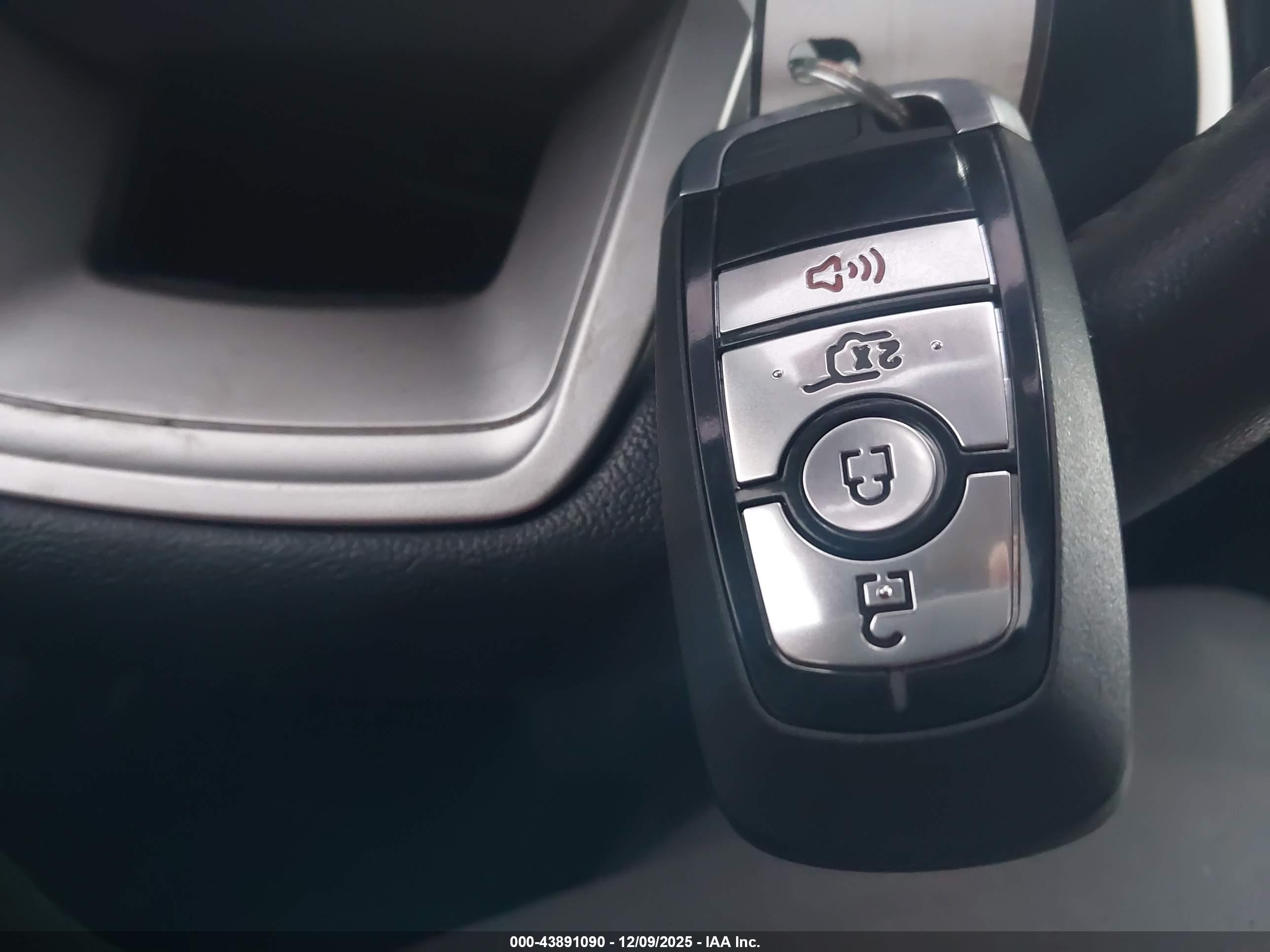 FORD EXPLORER image 11