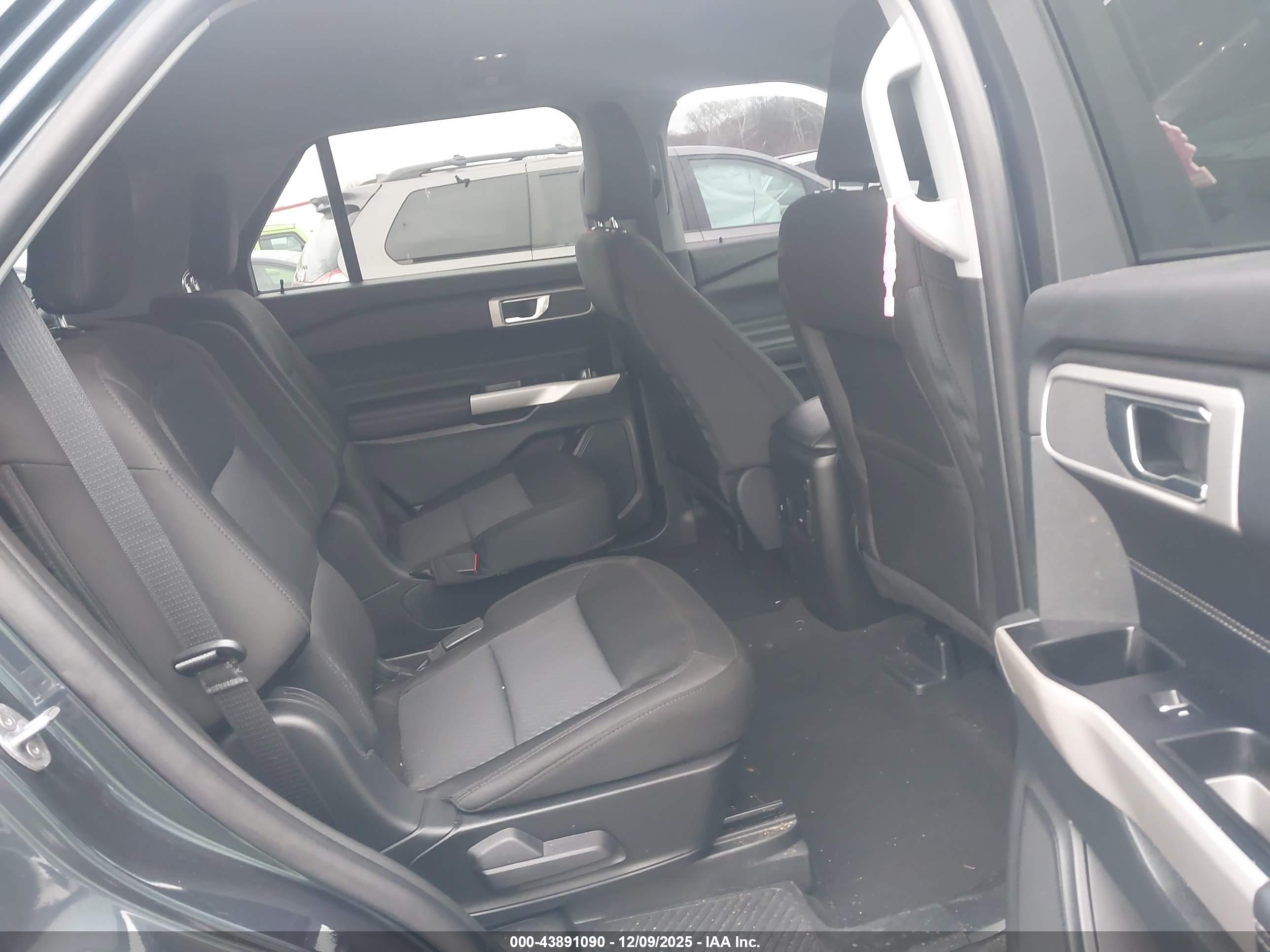 FORD EXPLORER image 8