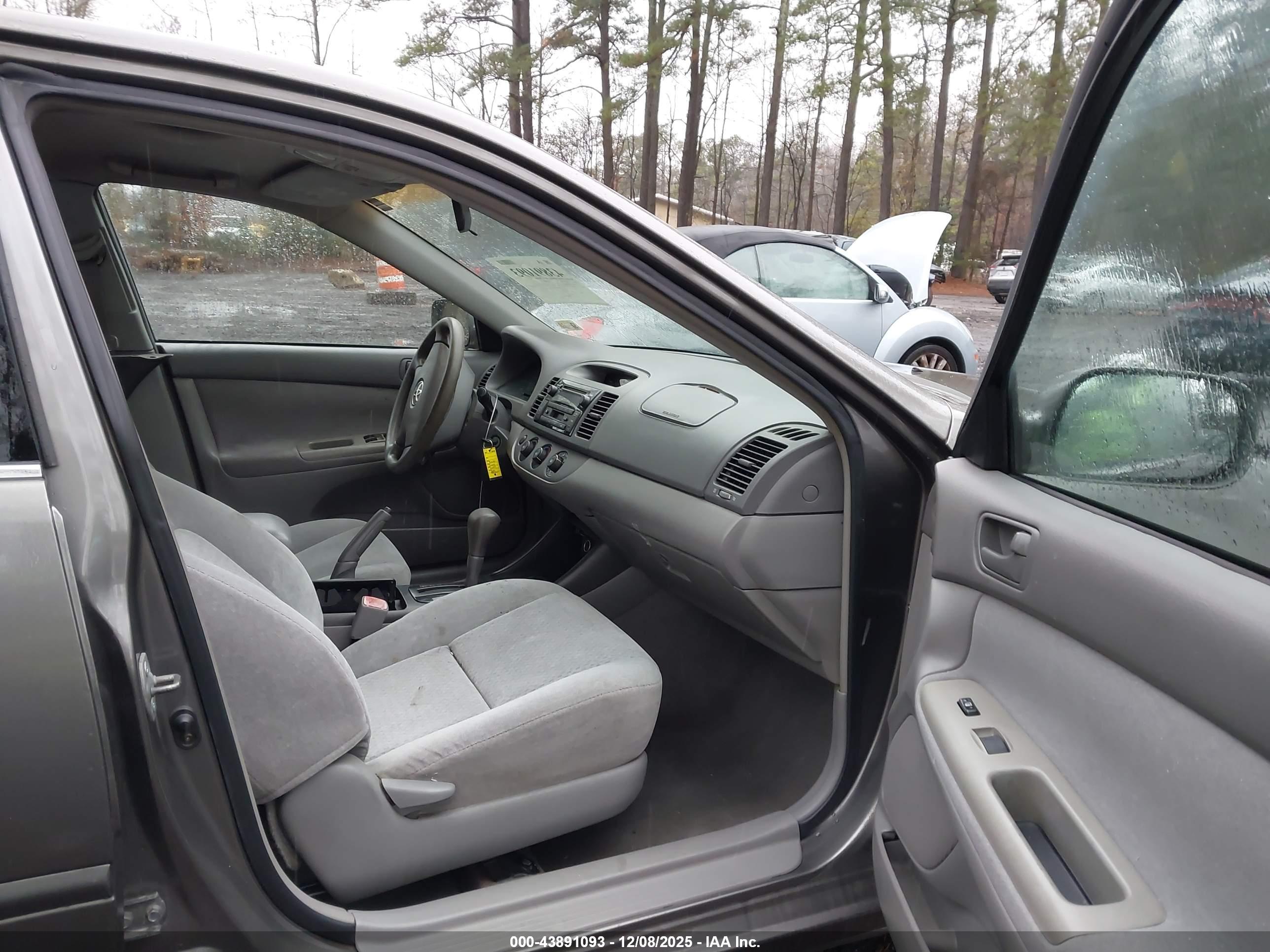 TOYOTA CAMRY image 5