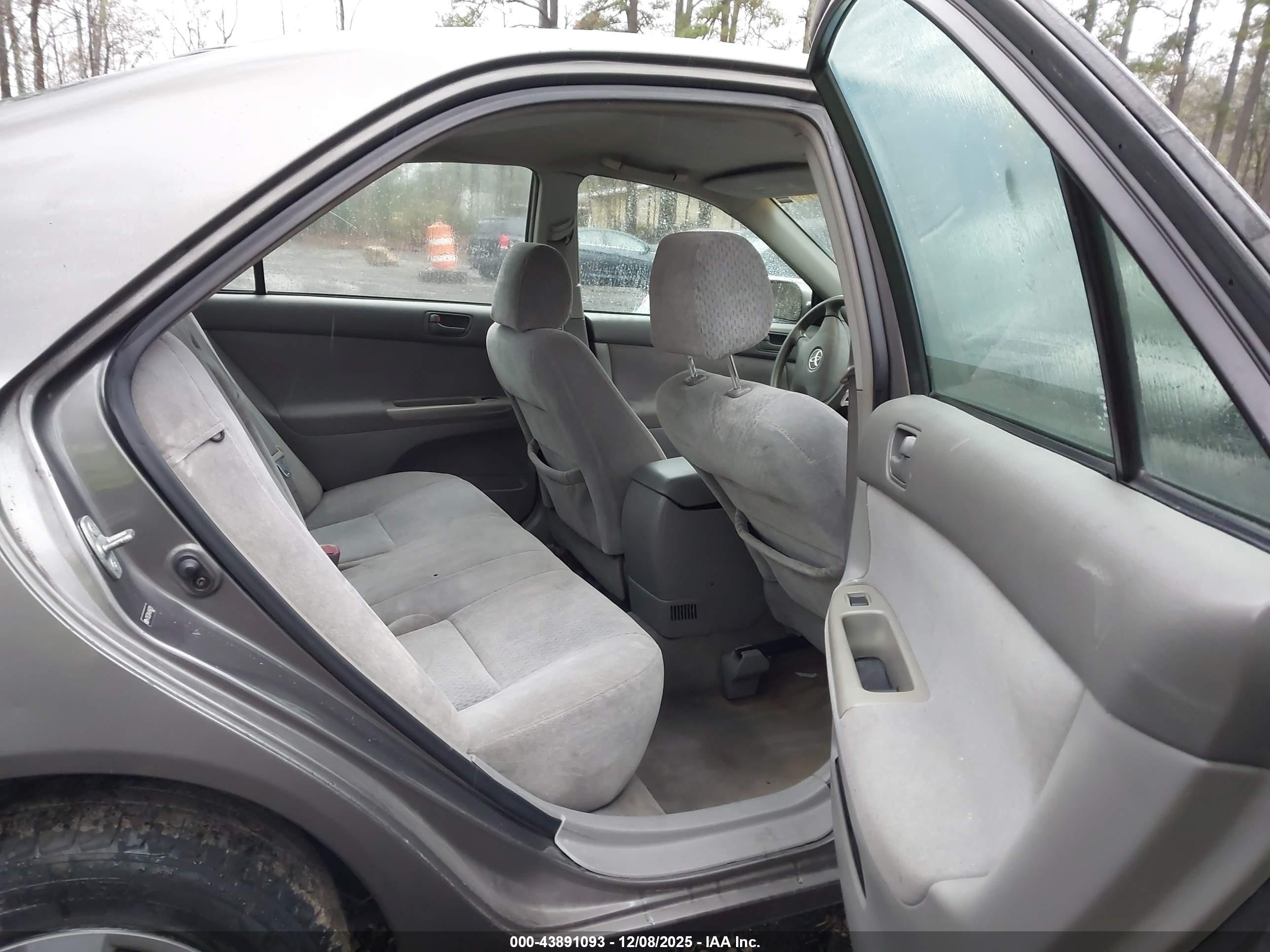 TOYOTA CAMRY image 8